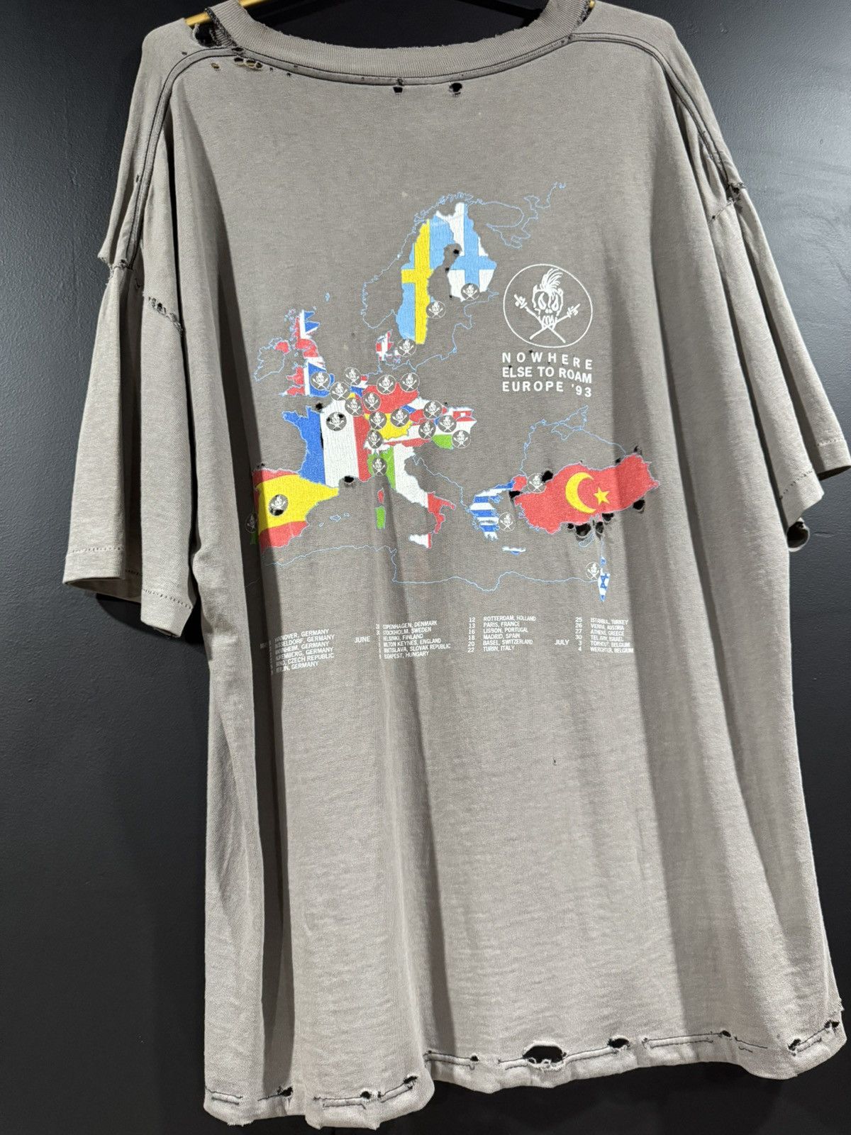 Band Tees 1992 Vintage Metallica Europe 93 Faded Thrashed Band Tee XL Size US XL / EU 56 / 4 - 9 Thumbnail