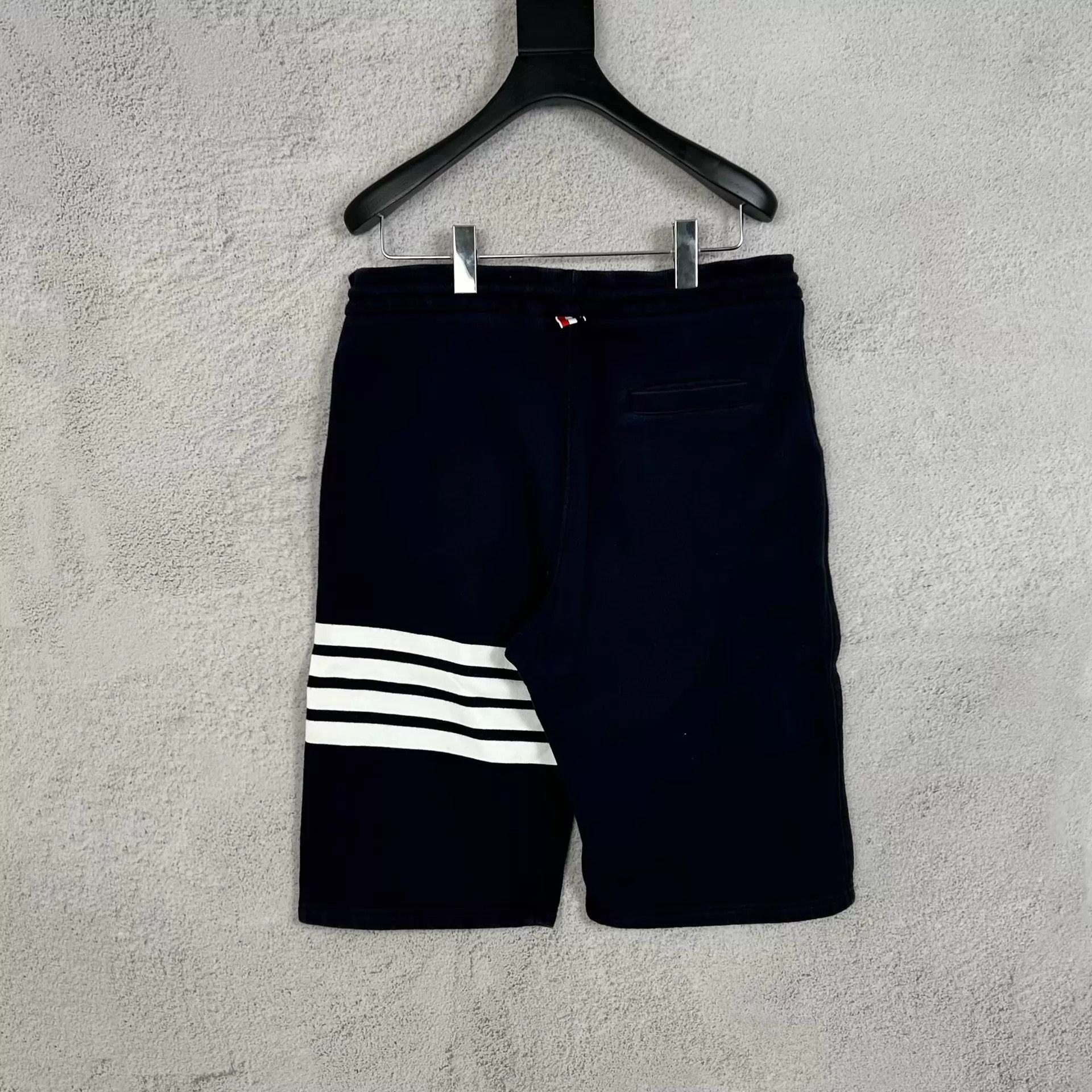 Thom Browne tb preppy classic stripe navy unisex short Size US 36 / EU 52 - 2 Thumbnail