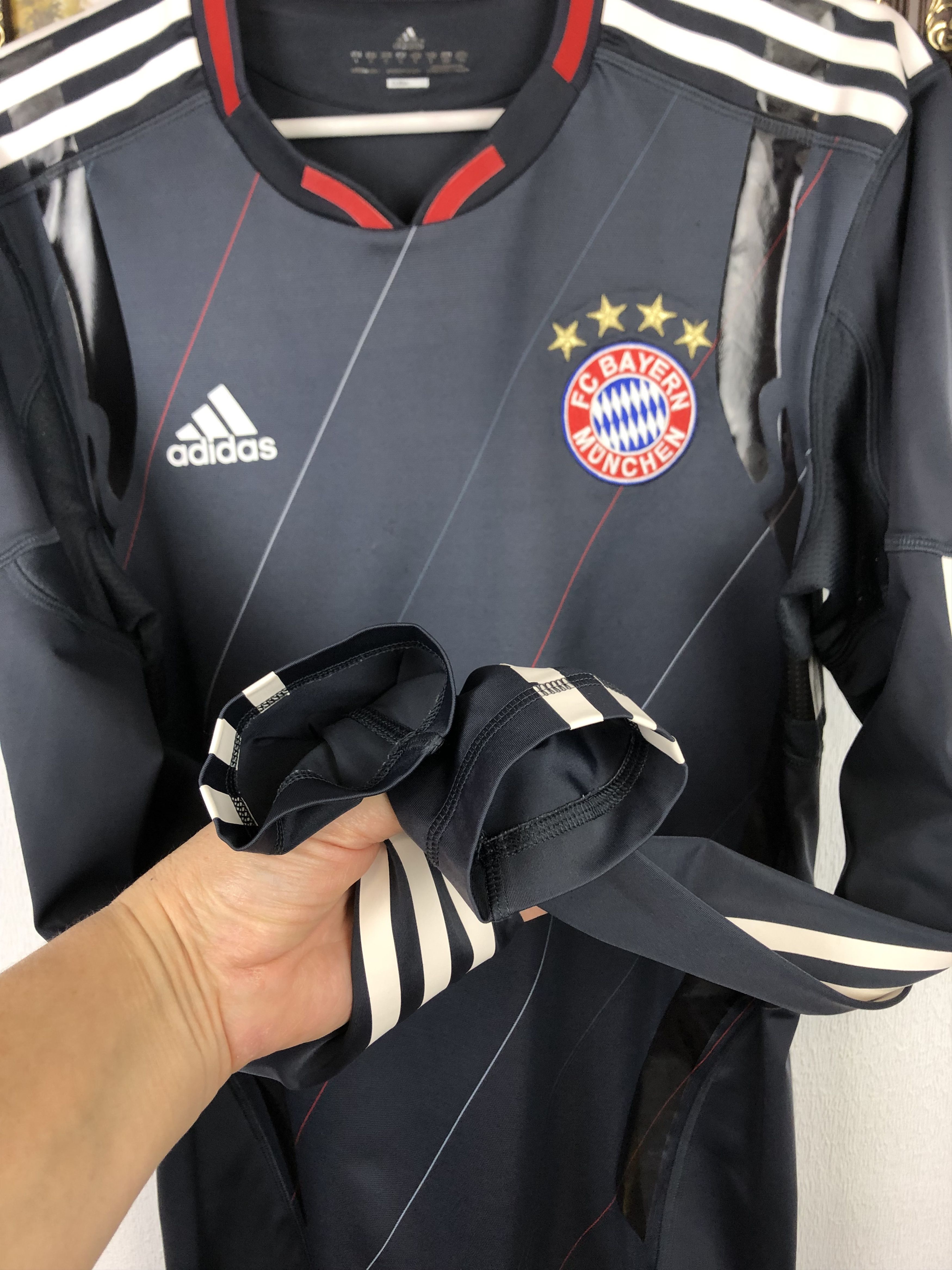 Adidas Bayern Munich football shirt TechFit Player Issue Jersey Size US L / EU 52-54 / 3 - 6 Thumbnail