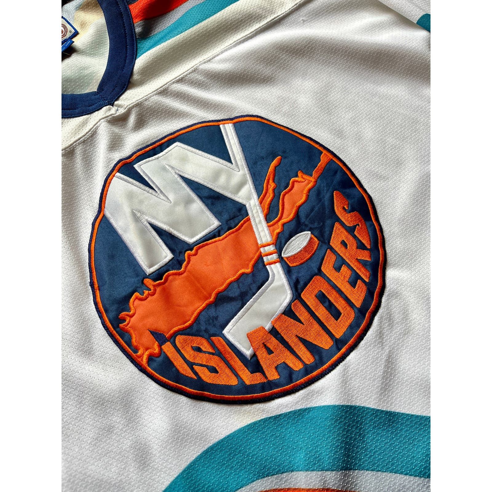 Starter RARE NY Islanders 1998 STARTER Wave jersey M white NHL vtg Size US M / EU 48-50 / 2 - 2 Thumbnail