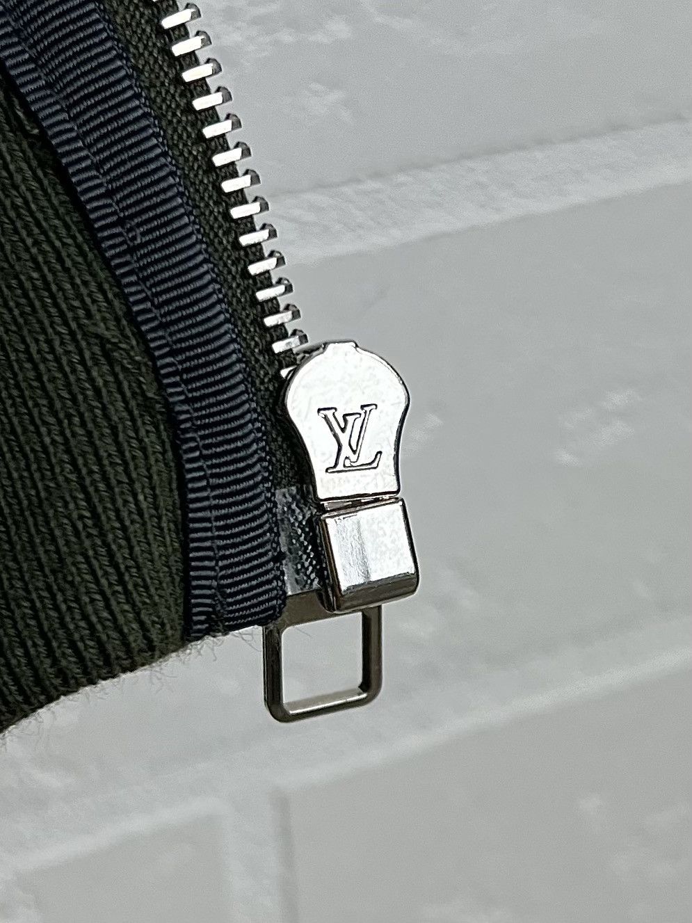 Louis Vuitton LOUIS VUITTON Zip Hoodie Cotton LV Logo Dark Olive Men’s Size US L / EU 52-54 / 3 - 10 Thumbnail