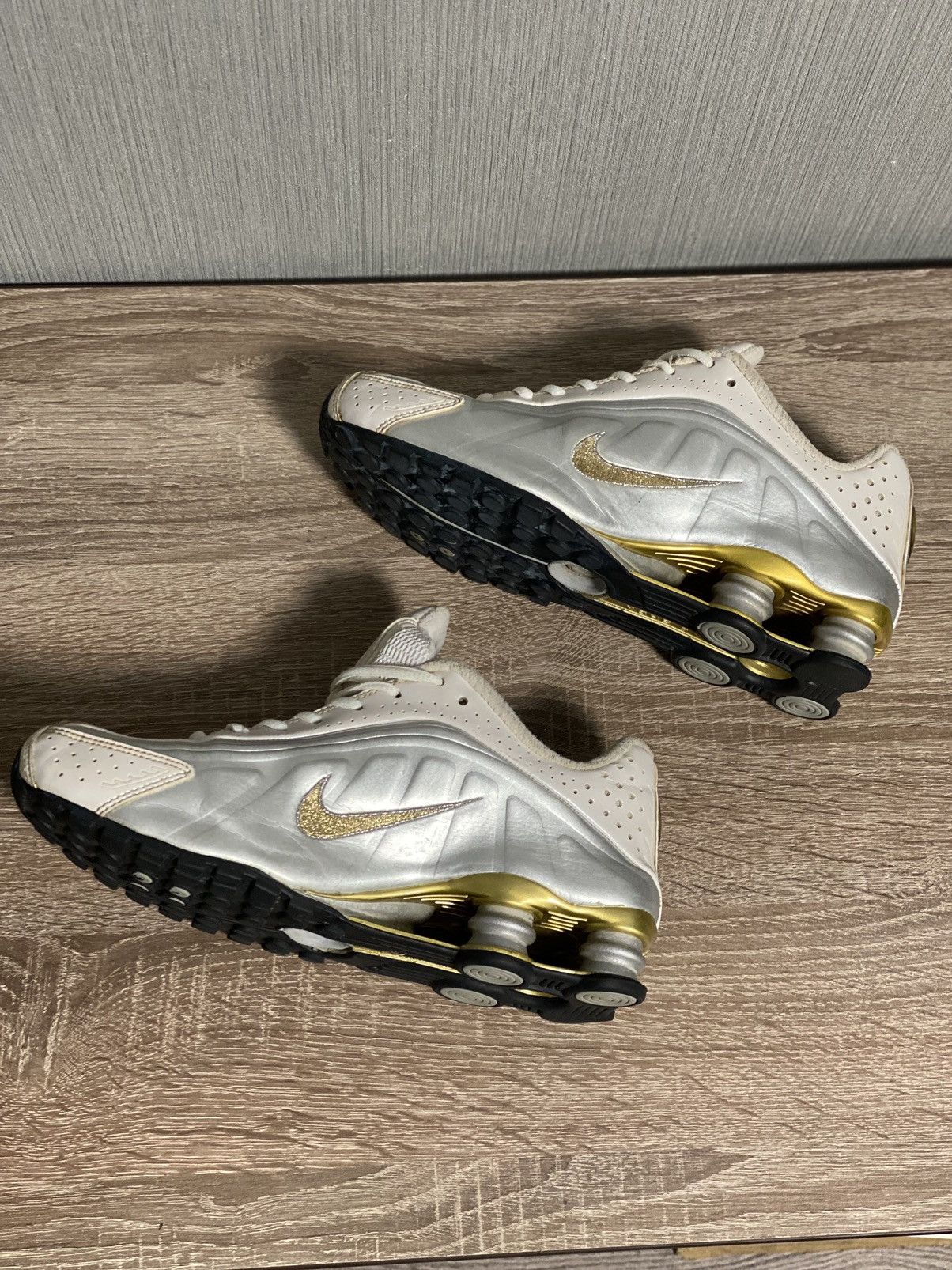 Nike 🇺🇸 Vintage 90s Nike Shox Gold Swosh Sneakers rare retro Size US 8 / EU 41 - 3 Thumbnail