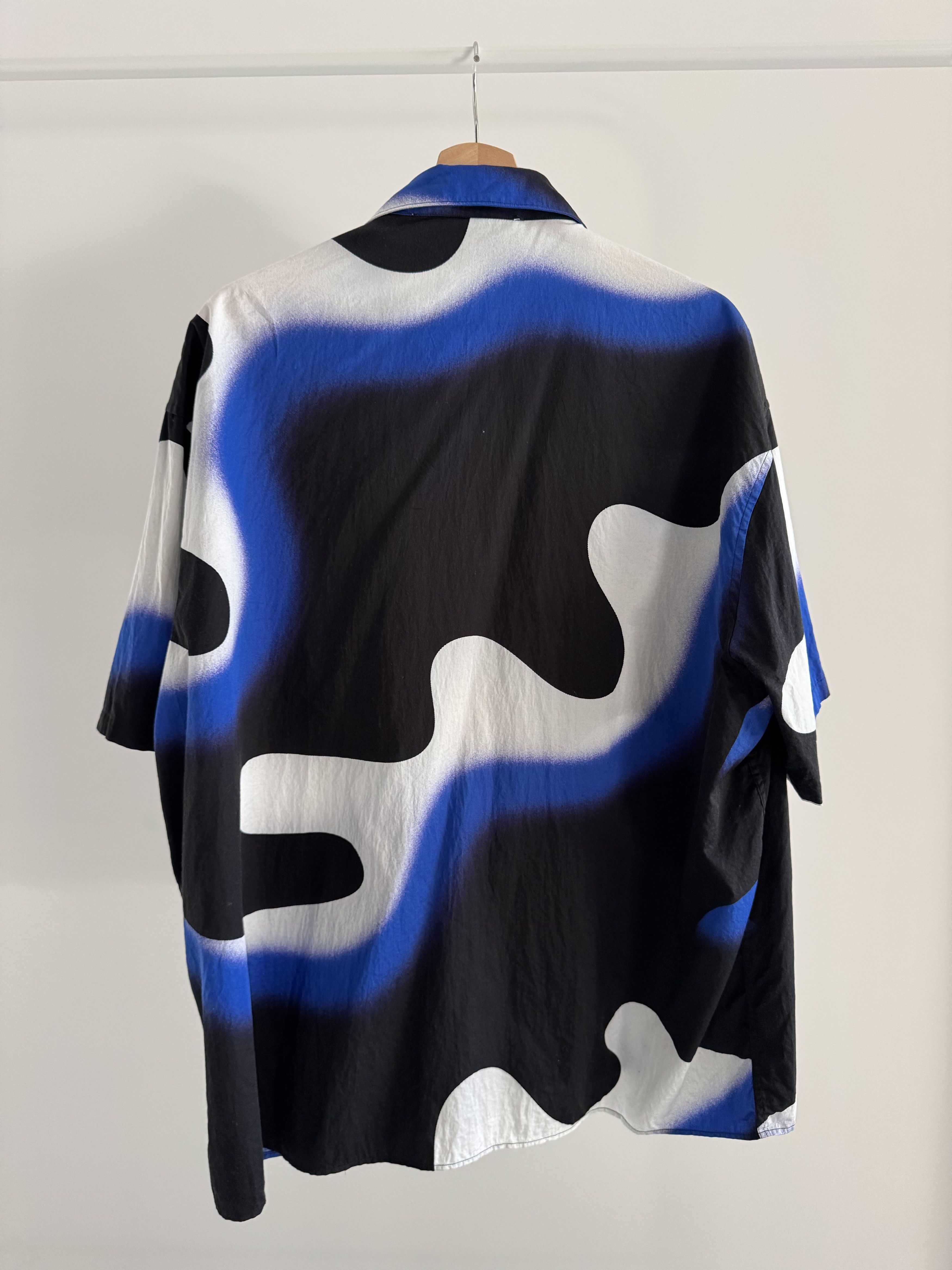 Etudes Etudes Blue & Black Smoke Illusion Short Sleeve Shirt (46) Size US S / EU 44-46 / 1 - 3 Thumbnail