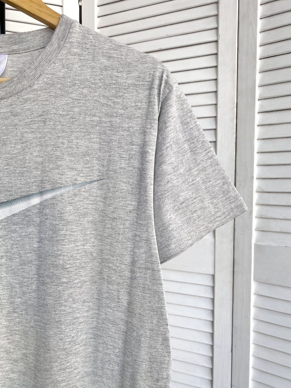 Nike × Vintage Nike Vintage Center Big Swoosh Logo Tee Shirt Y2K Size US L / EU 52-54 / 3 - 6 Thumbnail