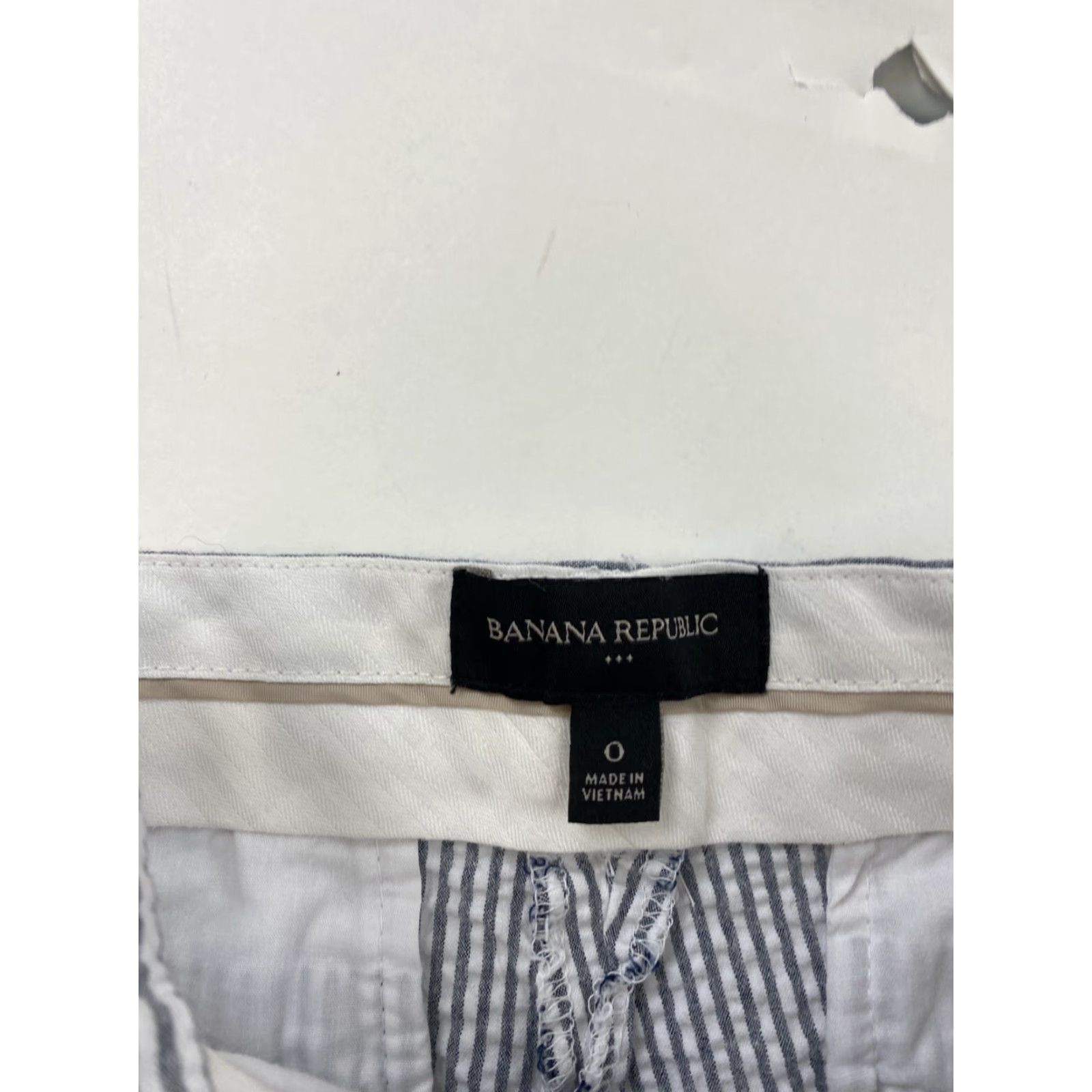 Banana Republic Banana Republic Shorts Women’s 0 White Striped Textured Belted Seersucker Chino Casual Women Size 25" / US 0 / IT 36 - 3 Thumbnail