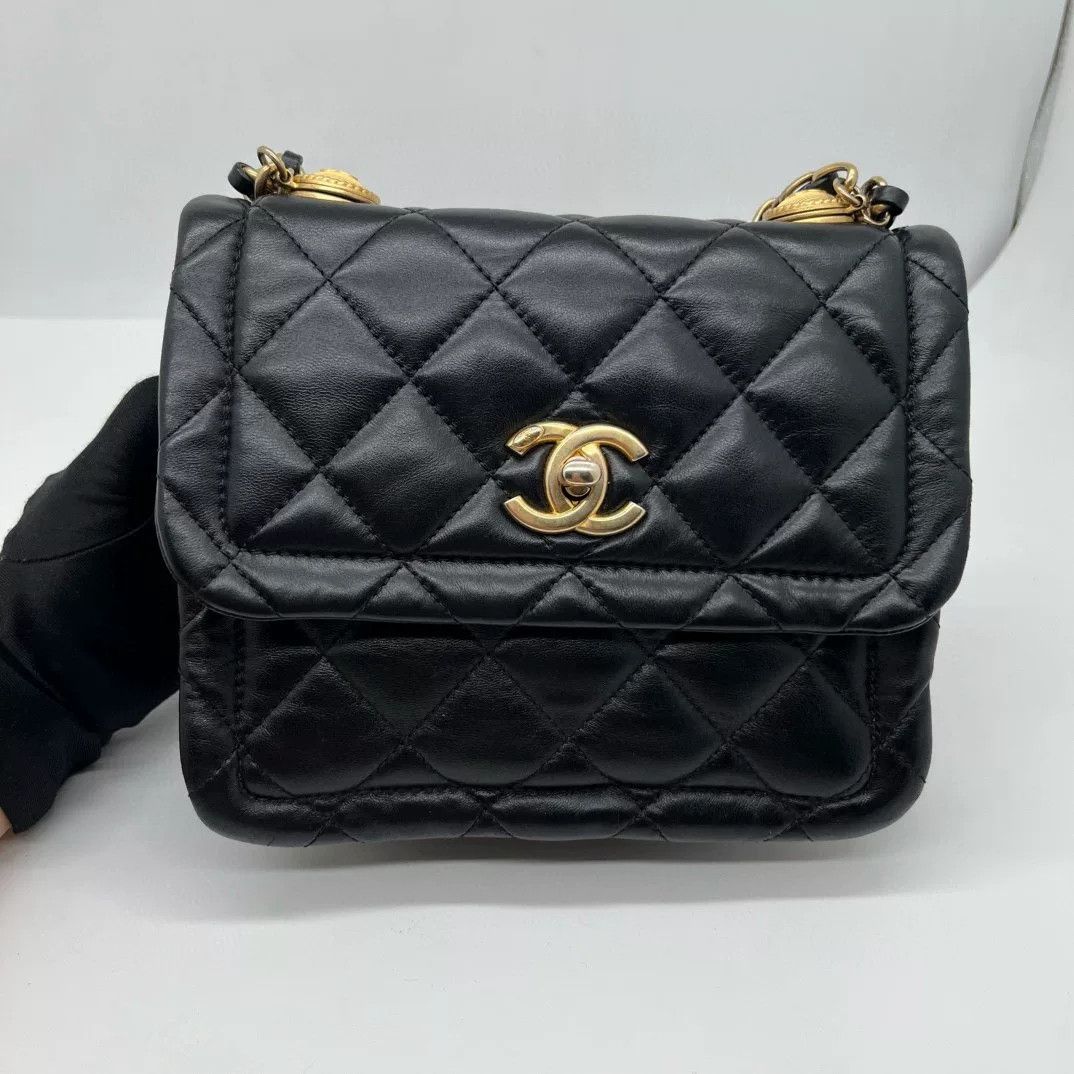Chanel Pre-loved Bag Very good condition Size ONE SIZE - 1 Thumbnail
