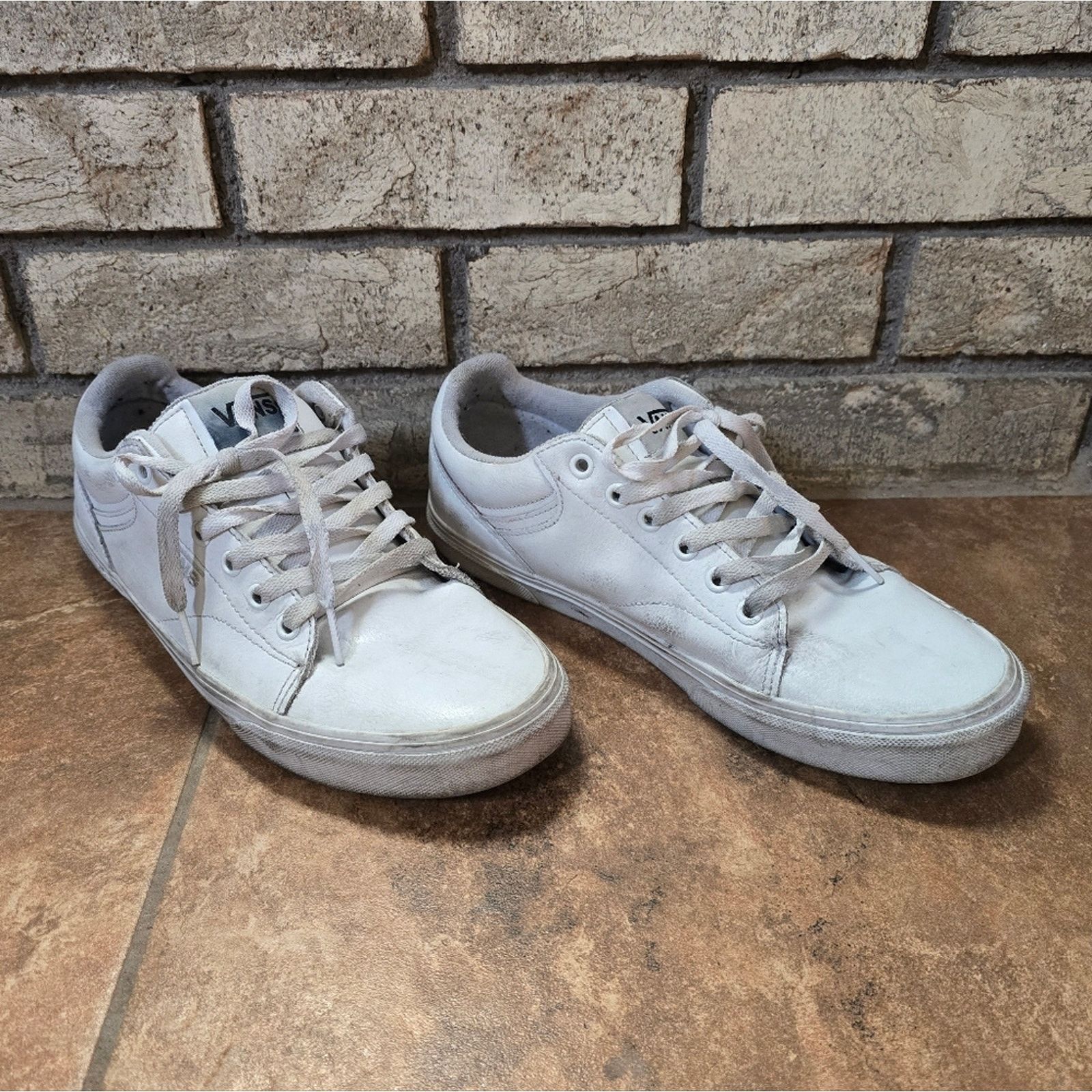 Vans White Classic | VANS | Low Top Sneaks Size US 9 / EU 42 - 2 Thumbnail