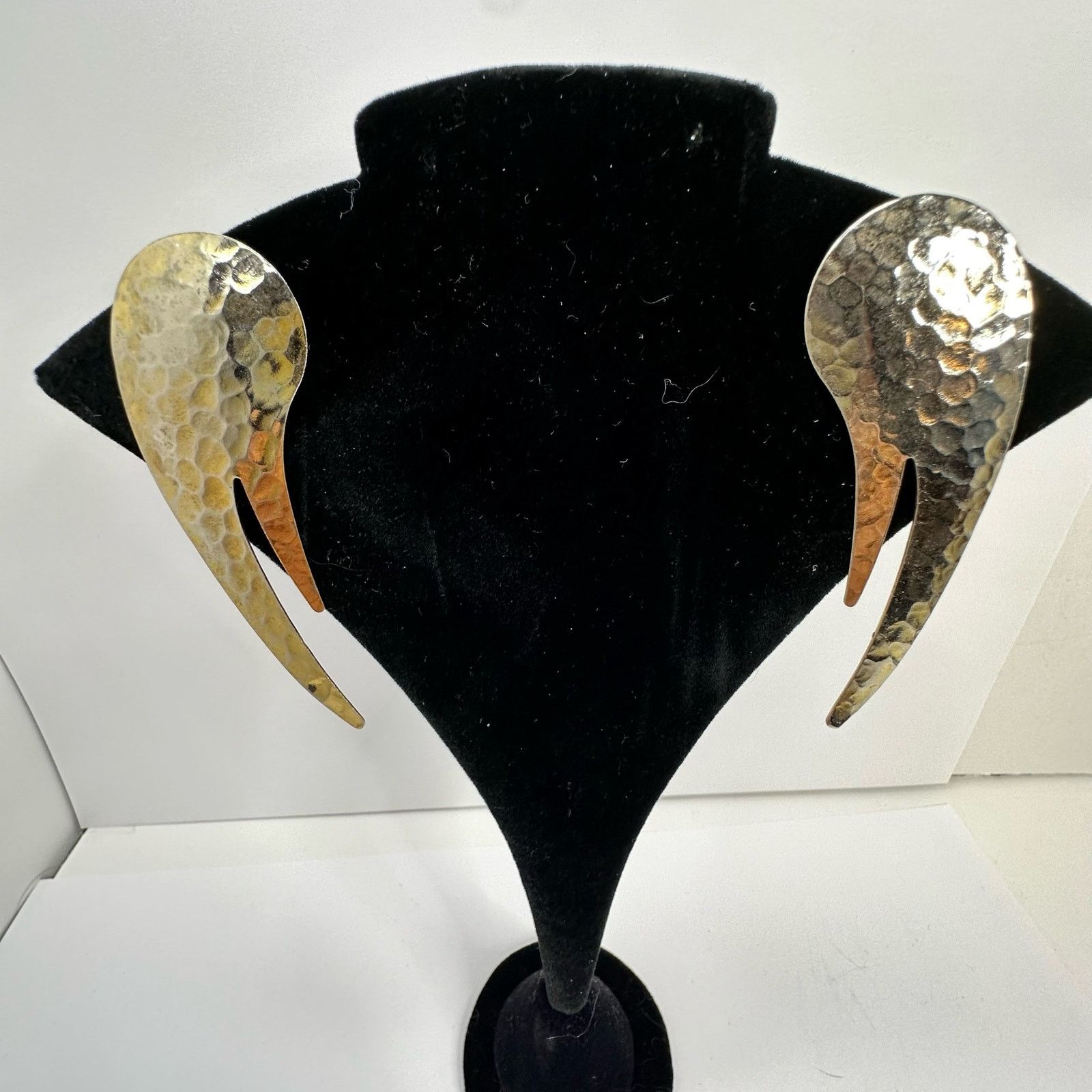 Vintage Hammered Gold Tone Abstract Post Earrings Preowned Vintage Size ONE SIZE - 2 Thumbnail