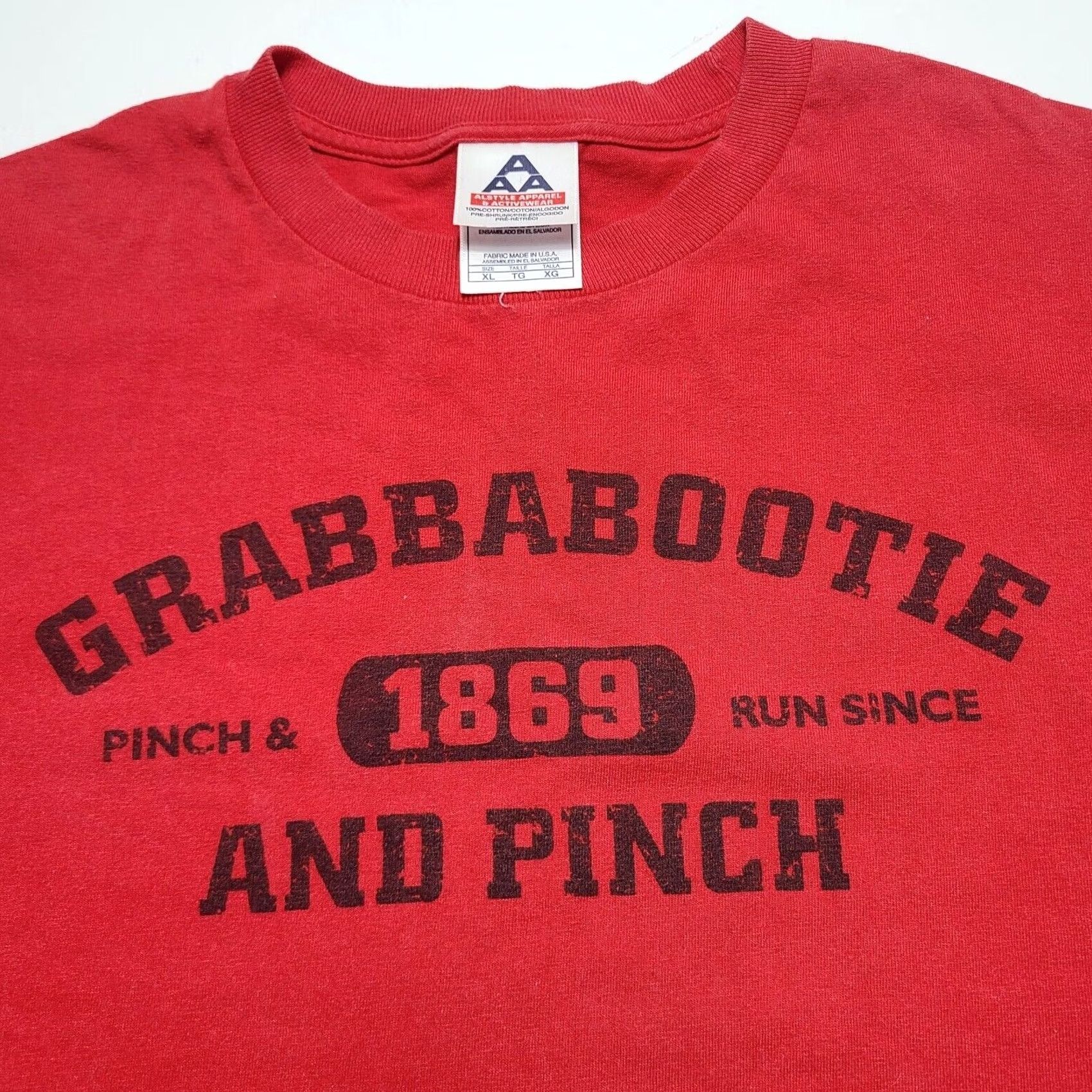AAA VINTAGE Grababootie And Pinch Graphic Red T-Shirt Humor XL Unisex Adults Short Sleeve Regular Size XL Mens Womens Boys Girls Size US XL / EU 56 / 4 - 2 Thumbnail