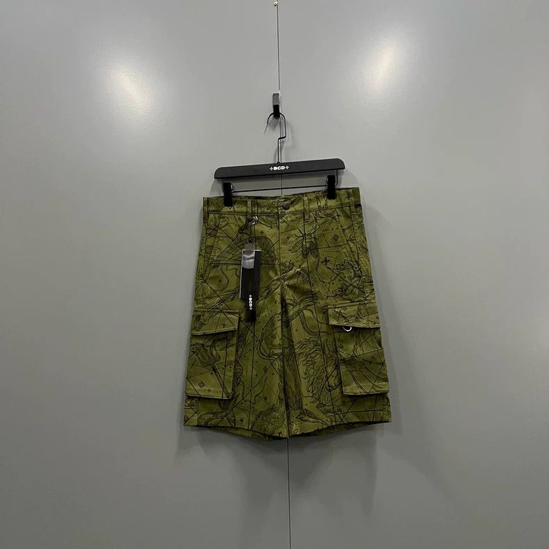 Givenchy Givenchy Graffiti animal line print shorts size 46 Size US 30 / EU 46 - 1 Thumbnail
