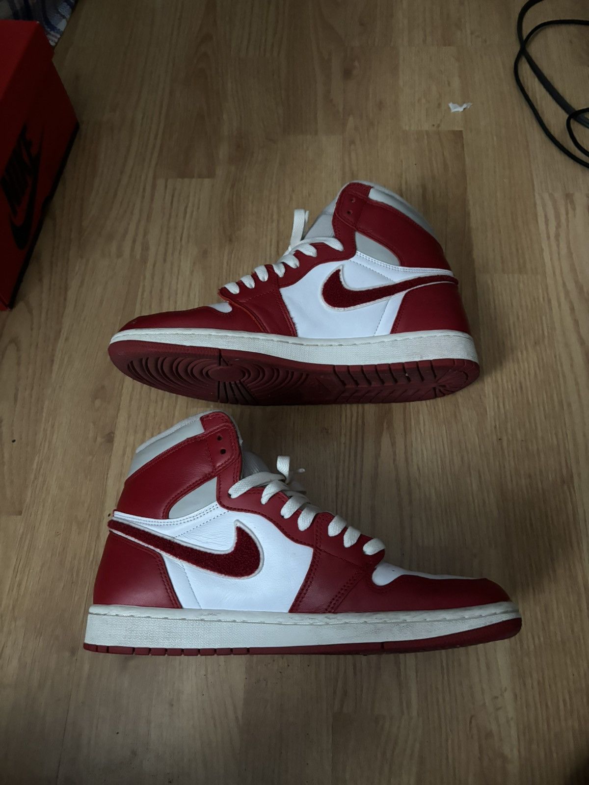 Jordan Brand Jordan 1 High Red Size US 9 / EU 42 - 2 Thumbnail