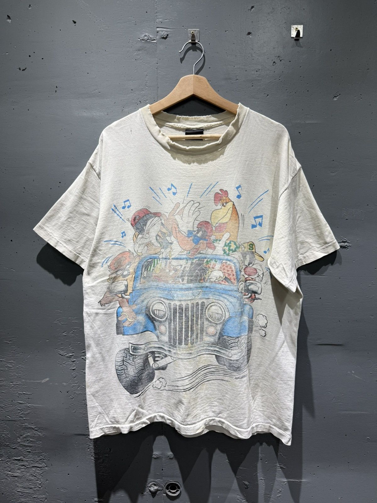 Vintage Looney tunes vintage 1993 jeep drive bugs taz destroyed Size US XL / EU 56 / 4 - 1 Thumbnail