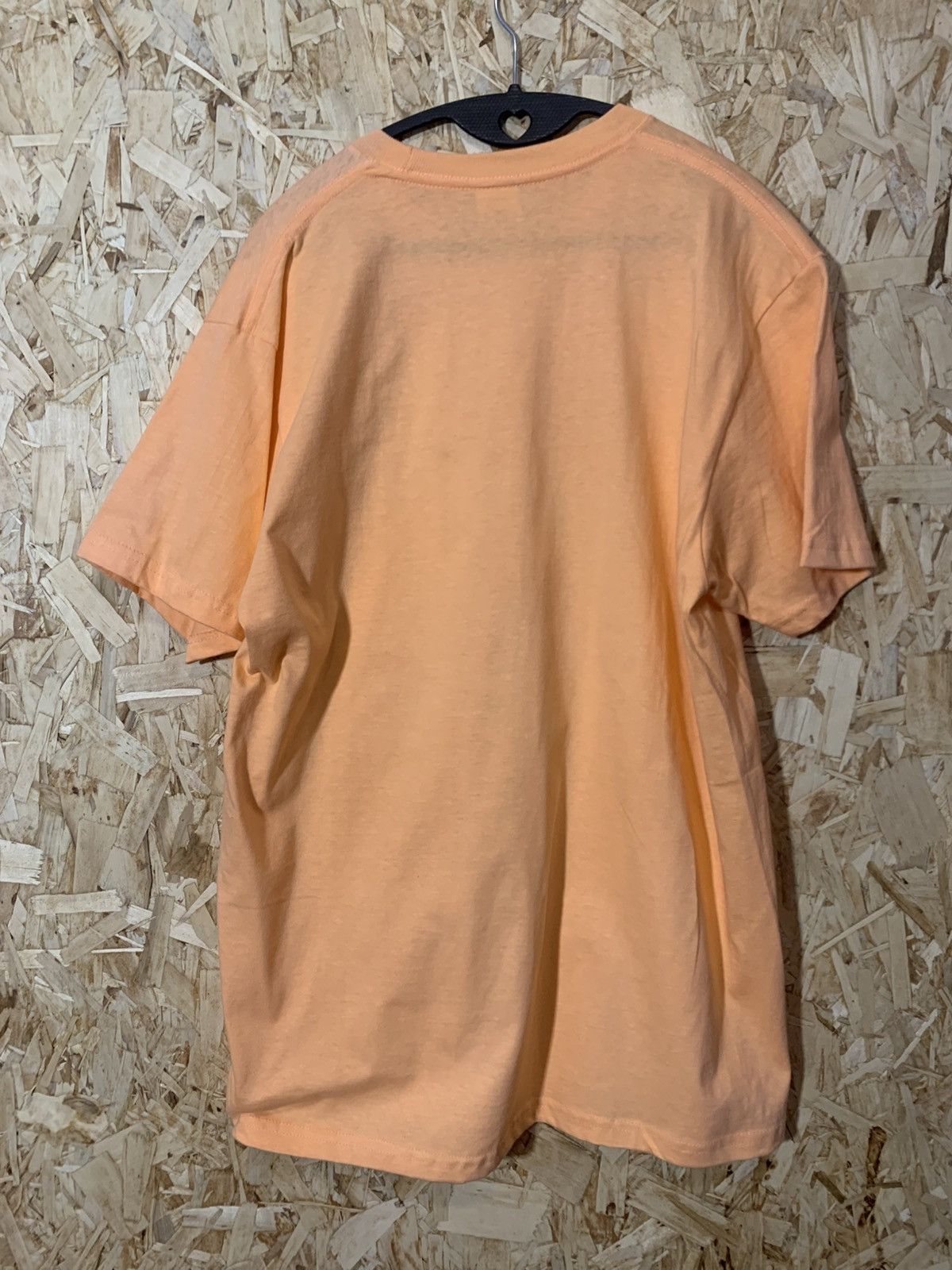 Supreme Supreme peach r shirt. Made in USA Size US L / EU 52-54 / 3 - 2 Thumbnail