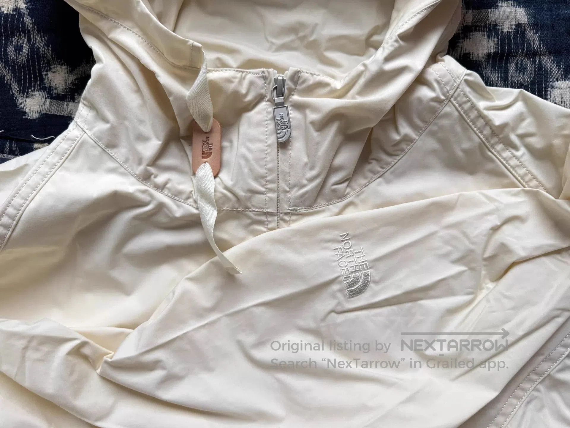 The North Face Beige Hooded Light Jacket Size L. Size US L / EU 52-54 / 3 - 7 Thumbnail