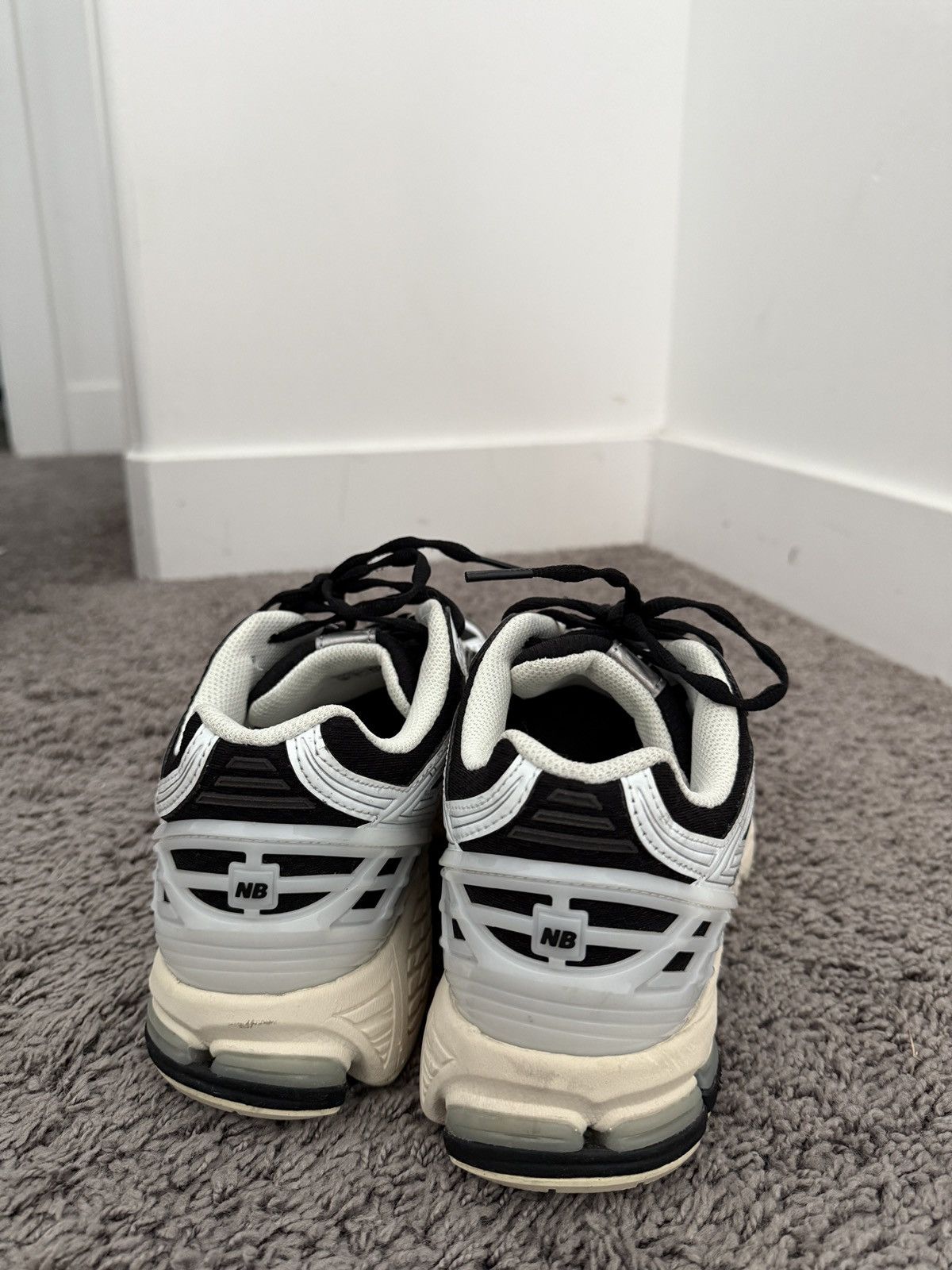 New Balance New Balance 1906R Black and White Size US 11 / EU 44 - 4 Thumbnail