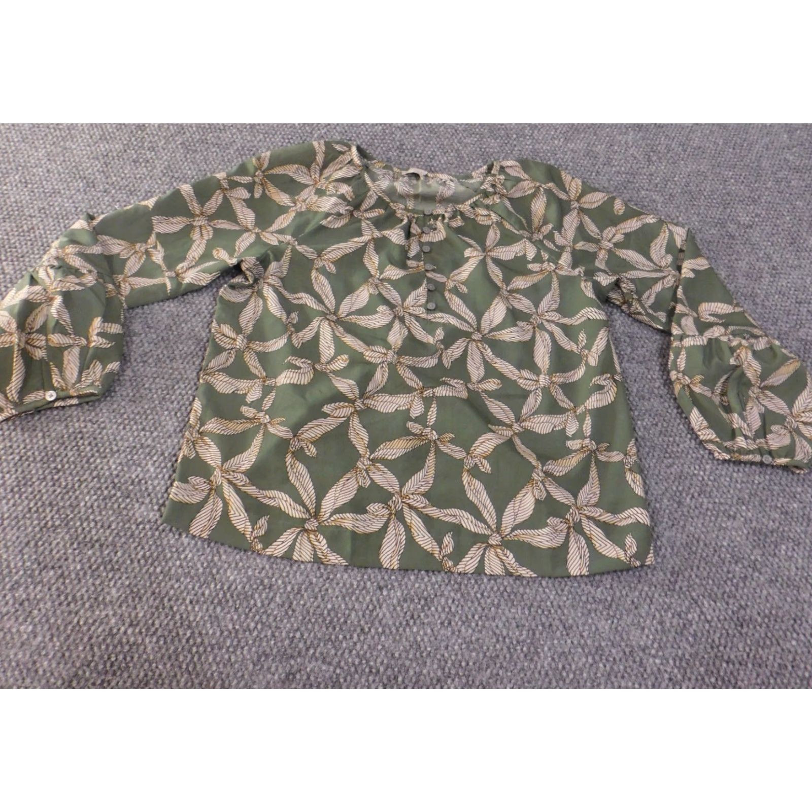 Ann Taylor Ann Taylor Loft Blouse Shirt Womens S Green Floral Knit Polyester Button Collared Pullover Casual Vintage No Size S / US 4 / IT 40 - 2 Thumbnail