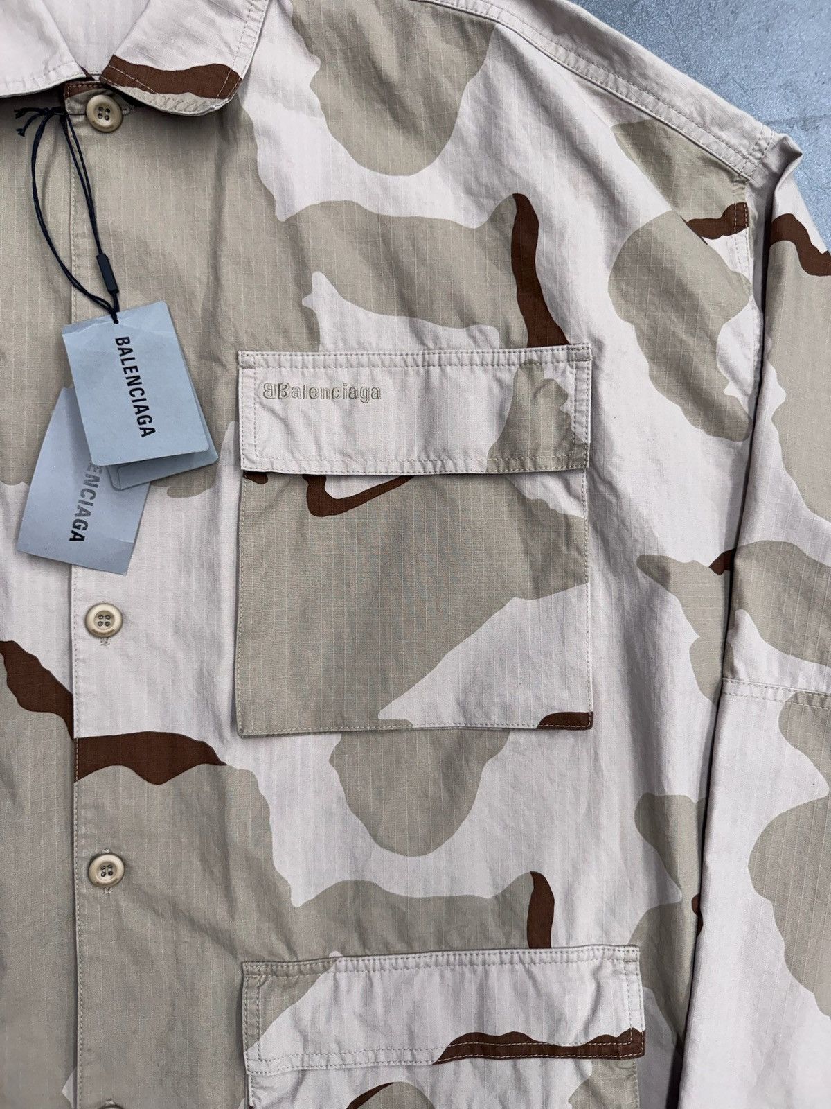 Balenciaga Balenciaga Camo Oversized Cargo Shirt - Size 41 Size US XXL / EU 58 / 5 - 3 Thumbnail