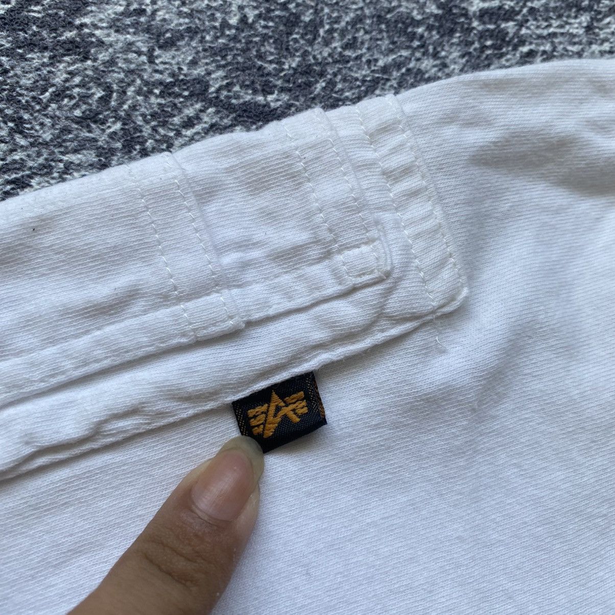 Alpha Industries × Avirex × Buzz Rickson's Alpha Industries Pocket Logo Vneck Tshirt Size US L / EU 52-54 / 3 - 5 Thumbnail