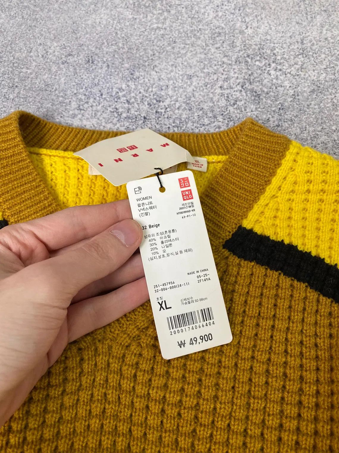Marni × Uniqlo Knitted Marni x Uniqlo Vneck Cropped Women’s Sweater Size XL / US 12-14 / IT 48-50 - 8 Thumbnail