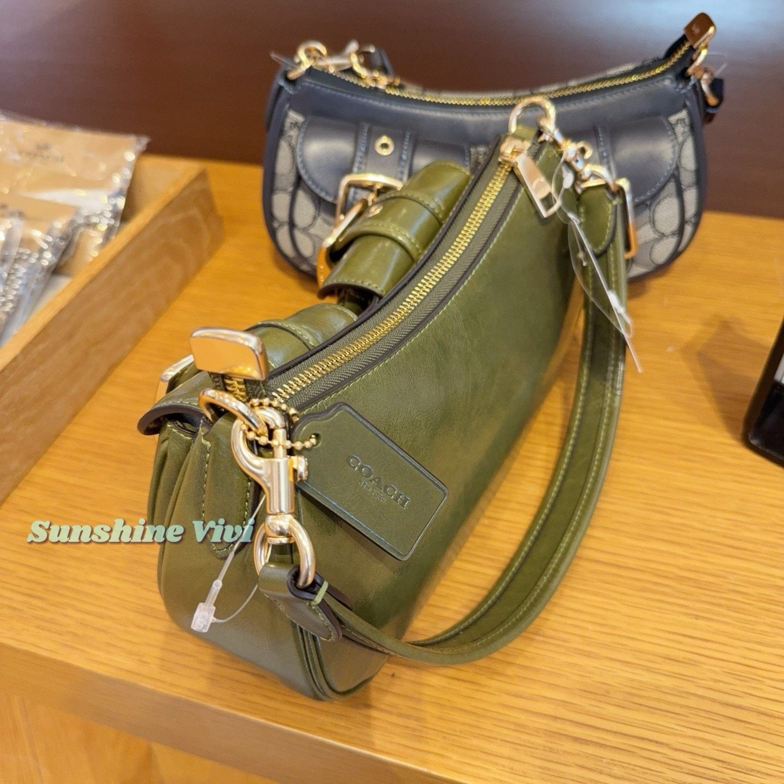 Coach NWT COACH Ashton Shoulder Bag CBJ01 Gold Olive leather Size ONE SIZE - 6 Thumbnail