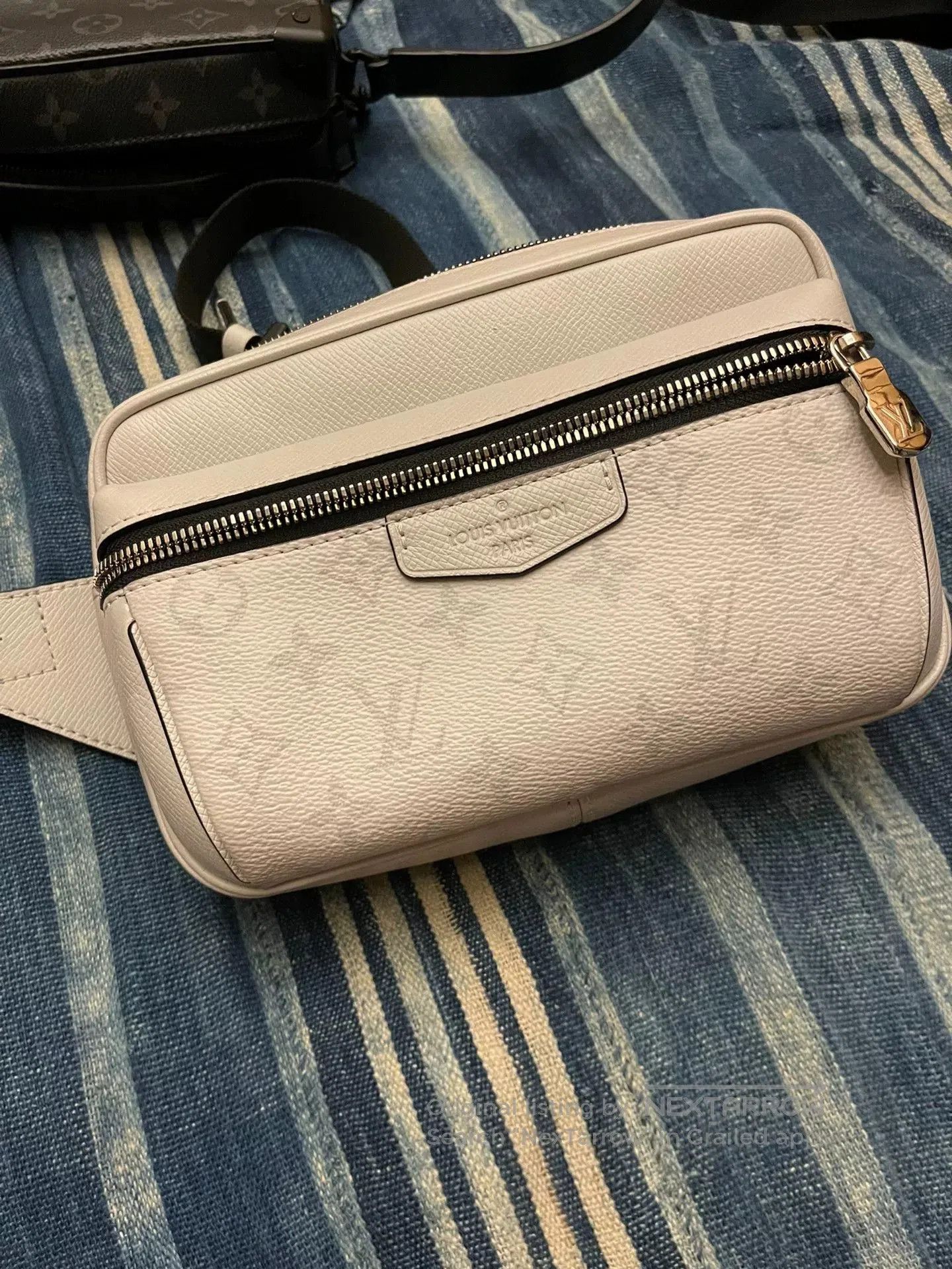 Louis Vuitton lv outdoor waist bag in gray-white. Size ONE SIZE - 1 Thumbnail
