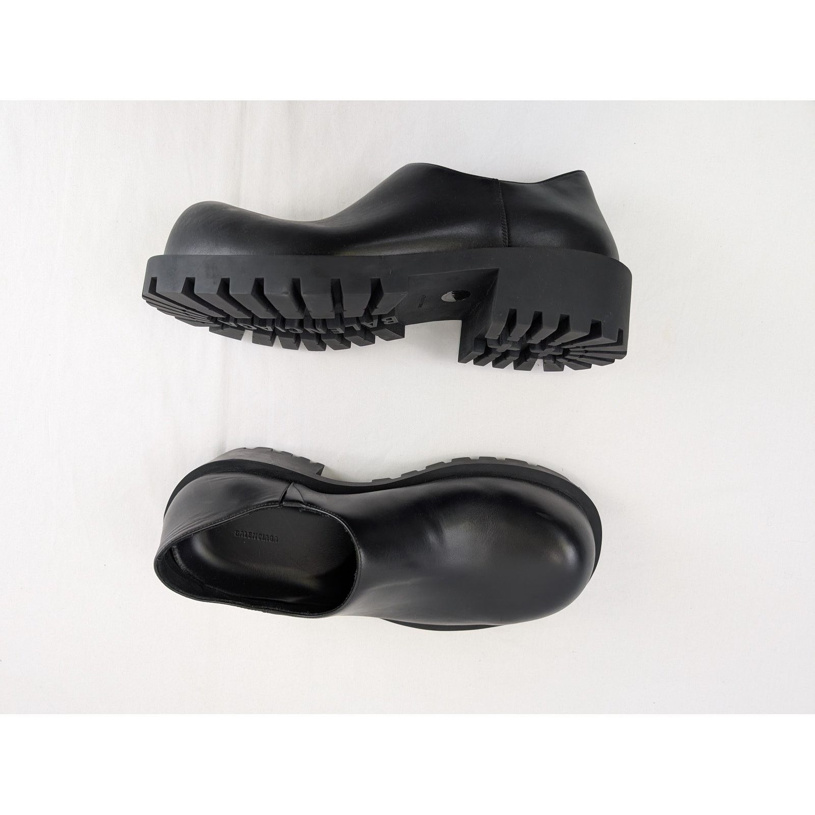 Balenciaga Space shoe in shiny black | Grailed