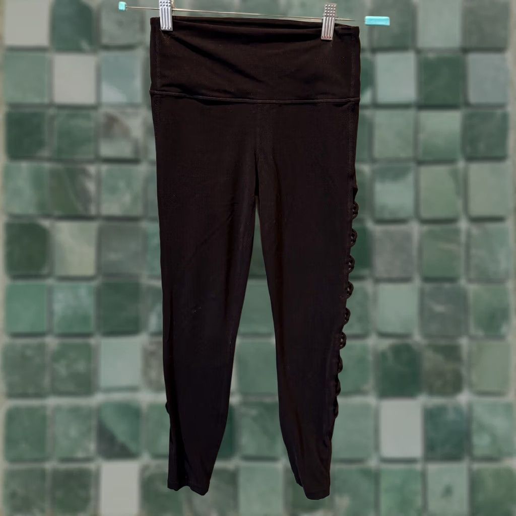 Athleta Athleta Women's Leggings Black XS 7/8 Cut Out Side Size 26" / US 2 / IT 38 - 1 Thumbnail
