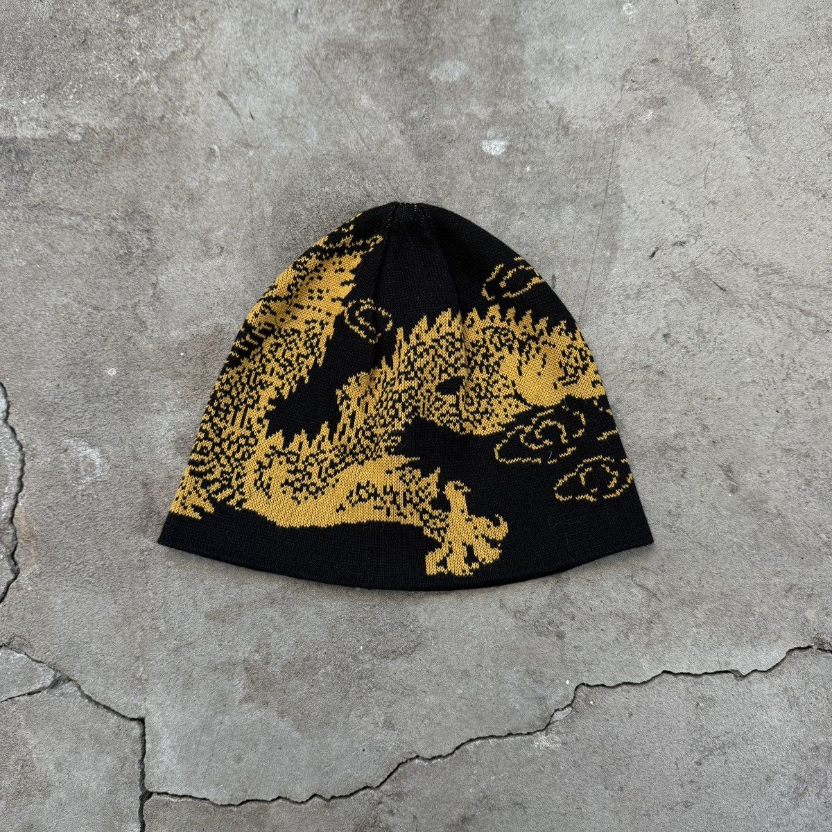 Vintage Vintage Y2K Japanese Beanie Hat Streetwear Dragon Style Size ONE SIZE - 2 Thumbnail