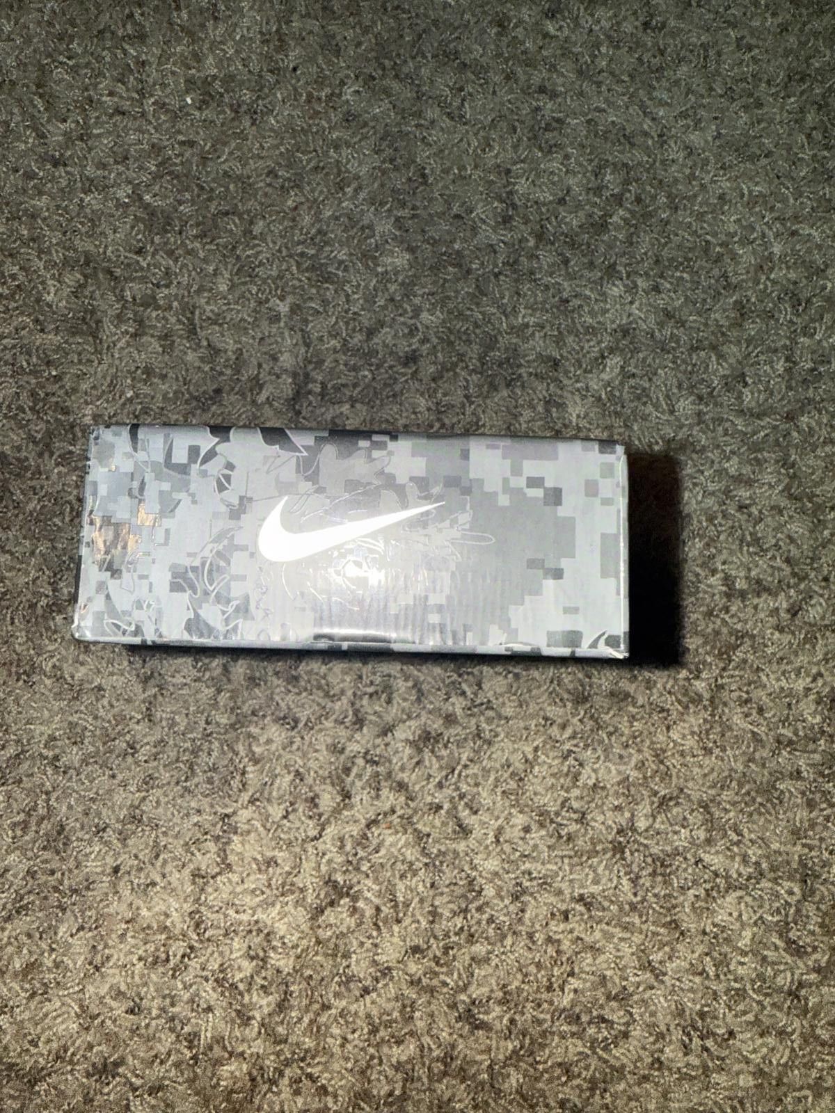 Nike Nike Men’s Oregon Ducks Support Our Troops Team Issue Gloves Size ONE SIZE - 5 Thumbnail