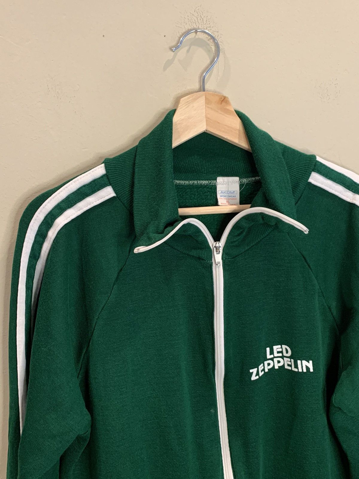 Band Tees *RARE* Vintage 1977 Led Zeppelin Oakland Stadium Tour Jacket Size US L / EU 52-54 / 3 - 3 Thumbnail
