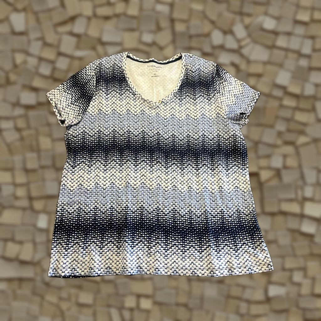 Croft & Barrow Croft & Barrow Shirt Women's XL Blue White Classic Tee V-neck Allover Print Size XL / US 12-14 / IT 48-50 - 1 Thumbnail