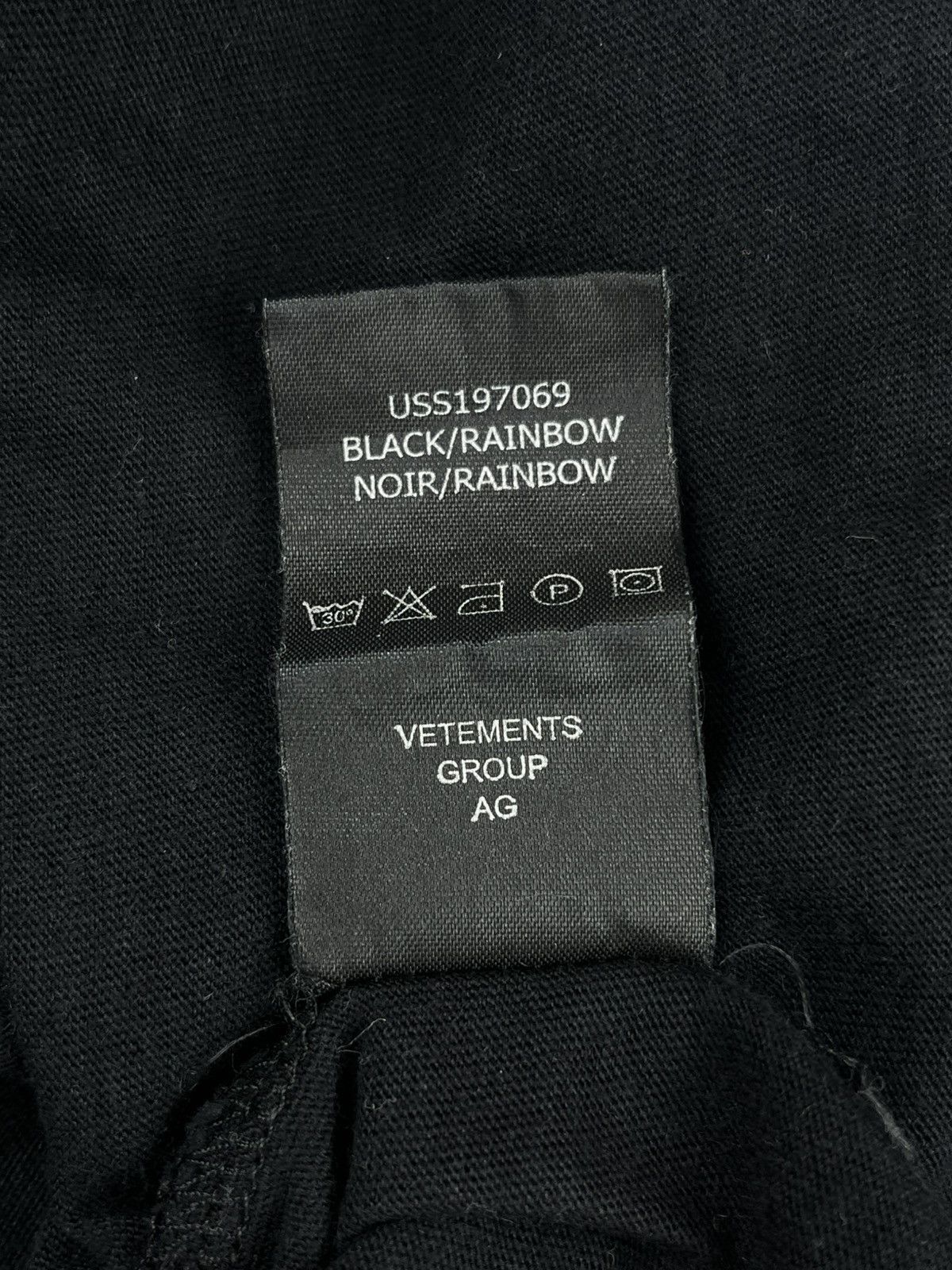 Vetements SS19 Vetements Georgia Flag Rainbow Tshirt Black Size US M / EU 48-50 / 2 - 10 Thumbnail
