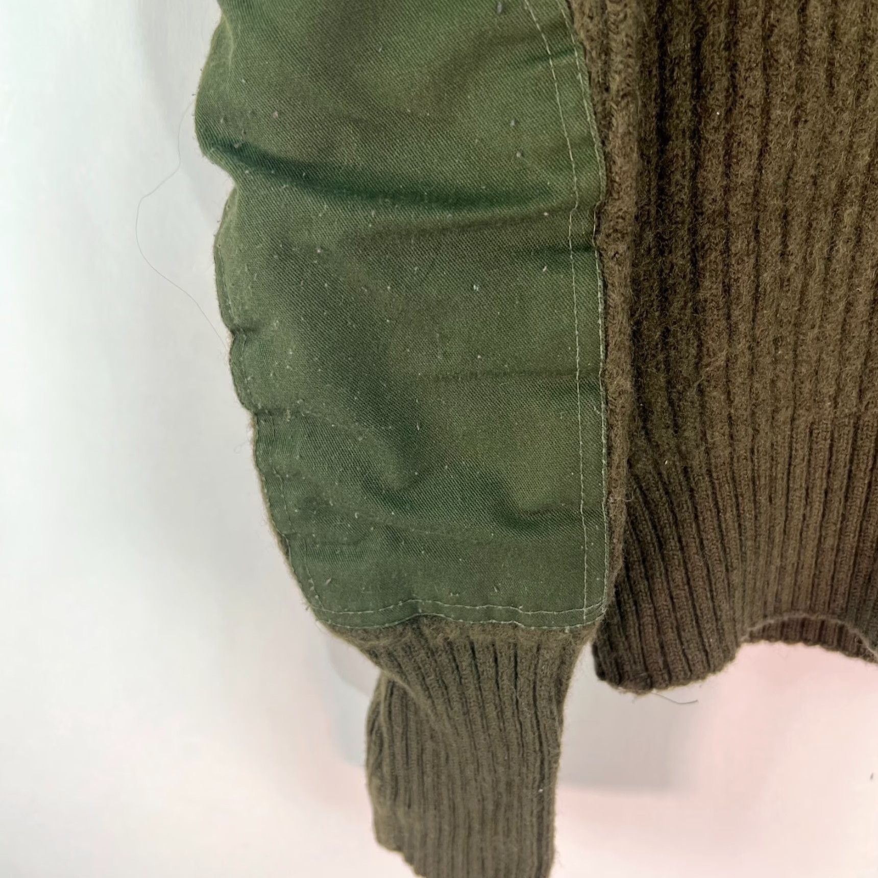 Vintage VINTAGE DSCP Sweater Military Green Wool Elbow Patches 90s Adults Medium Green Mens Sweater Size US M / EU 48-50 / 2 - 4 Thumbnail