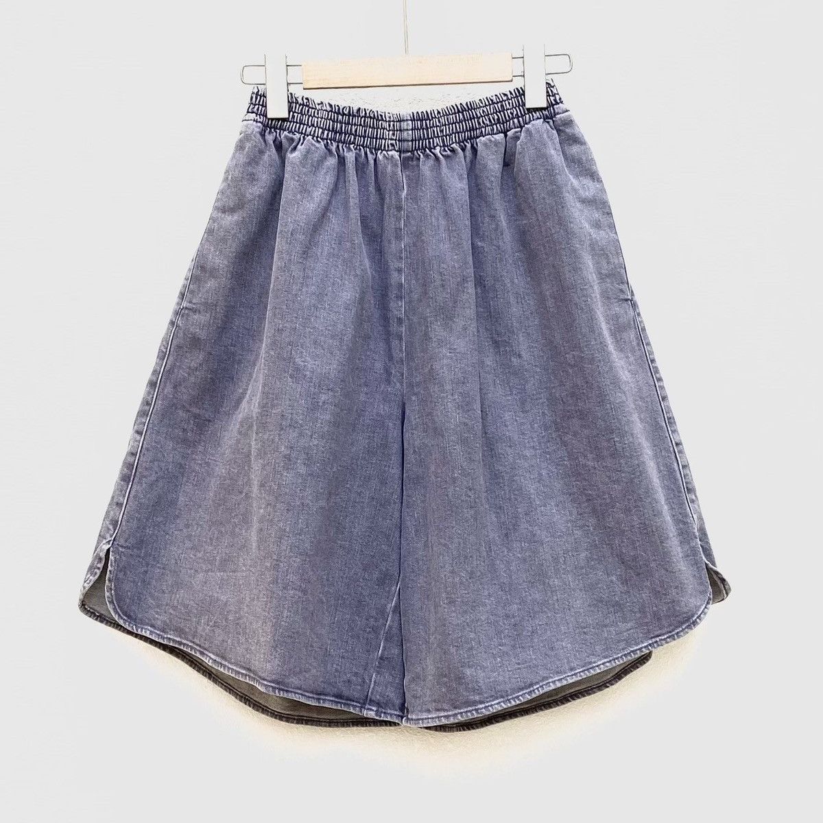 Maison Margiela MM6 Maison Margiela Denim Oversized Athletic Short Size 26" / US 2 / IT 38 - 1 Thumbnail