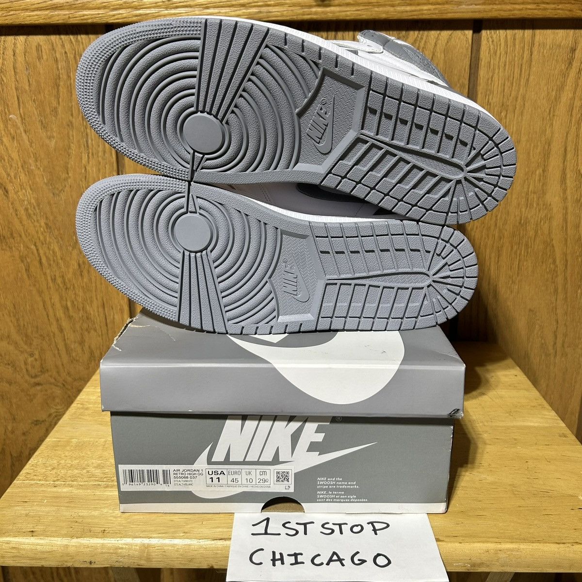 Nike Nike Air Jordan 1 Retro High OG White 555088-037 Mens 11 NEW Size US 11 / EU 44 - 7 Thumbnail