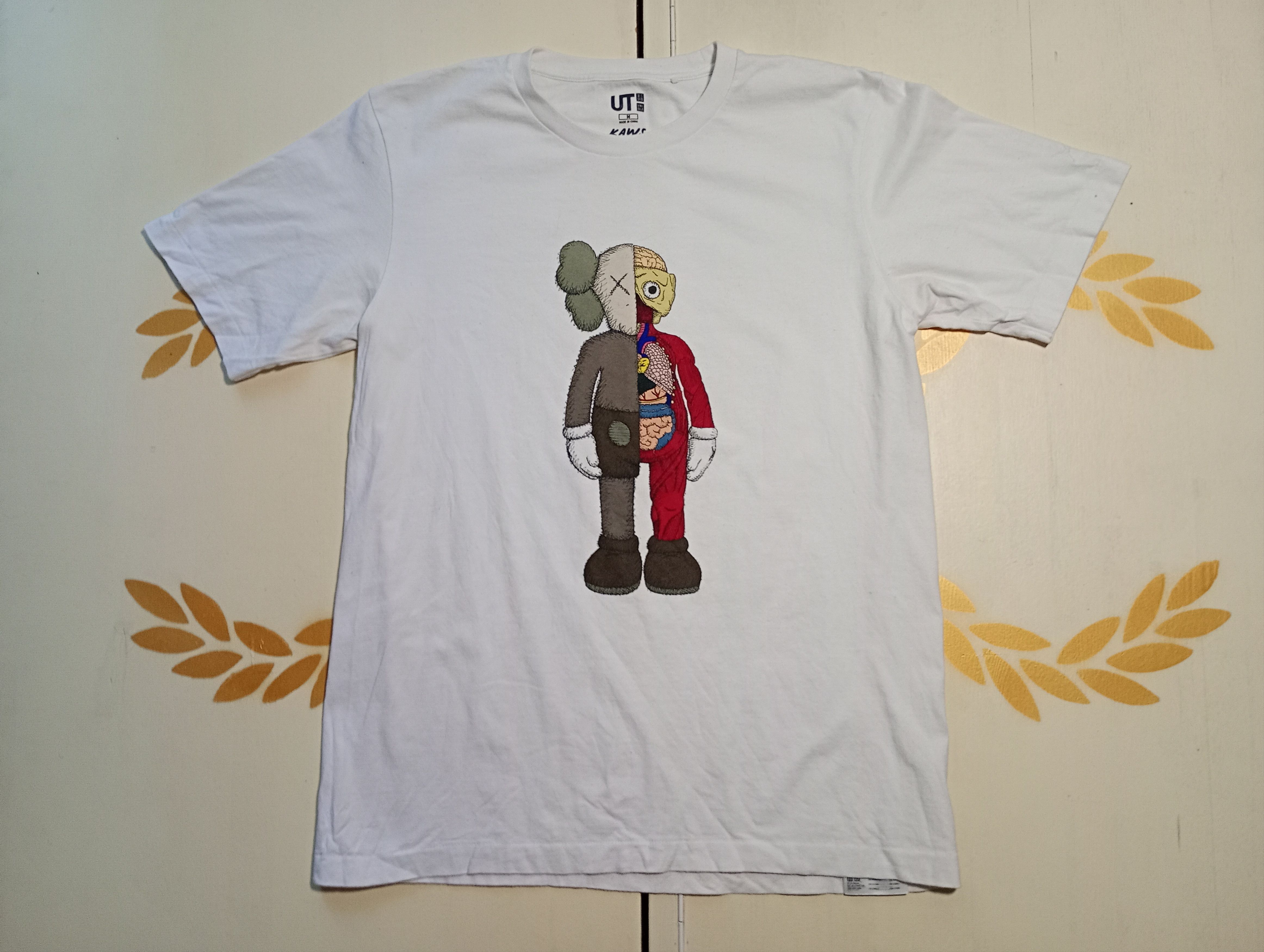 Japanese Brand × Kaws × Uniqlo Uniqlo x Kaws Anatomy T-Shirt Size US M / EU 48-50 / 2 - 1 Thumbnail