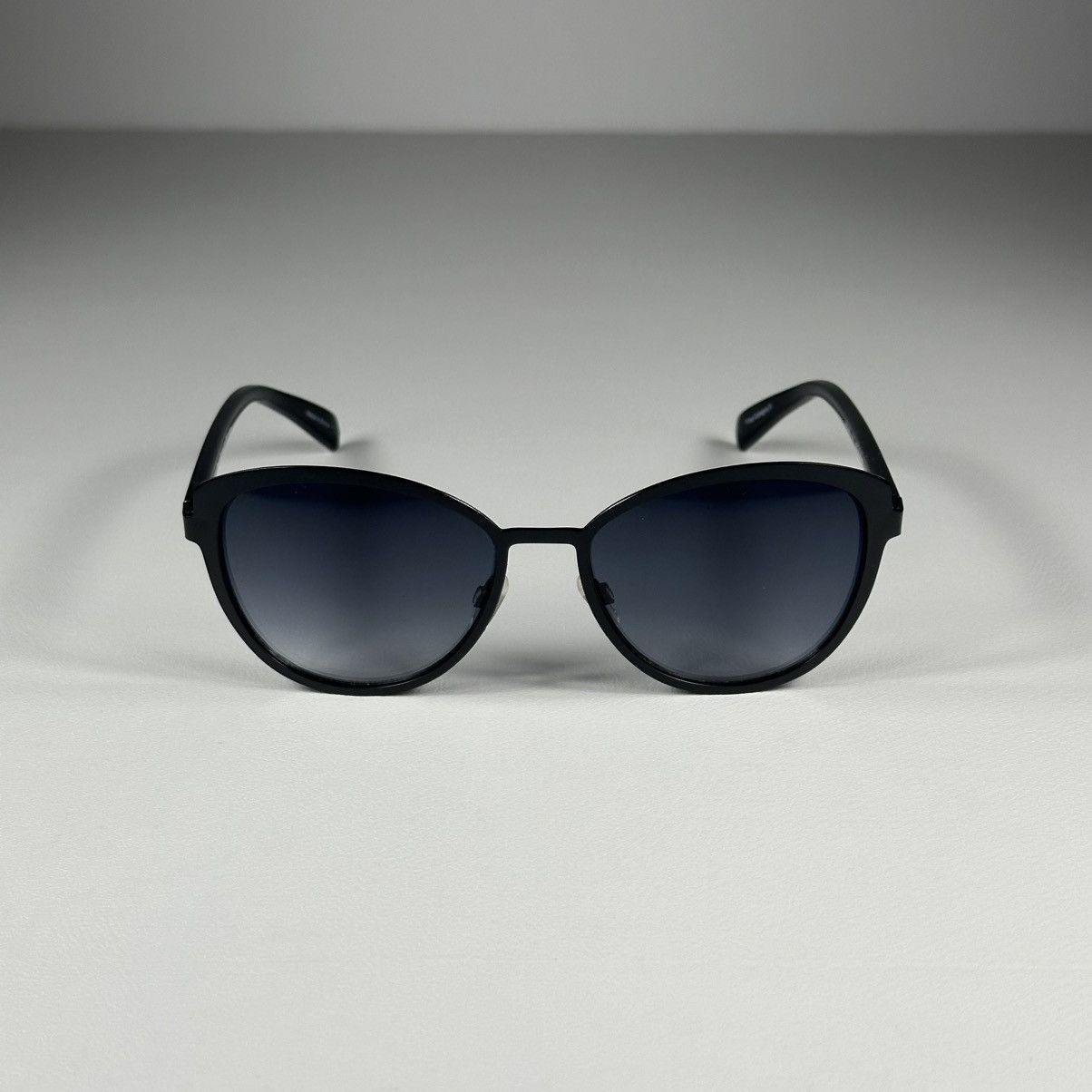 Isaac Mizrahi Isaac Mizrahi IM31239 Cat Eye Black Sunglasses Size ONE SIZE - 1 Thumbnail