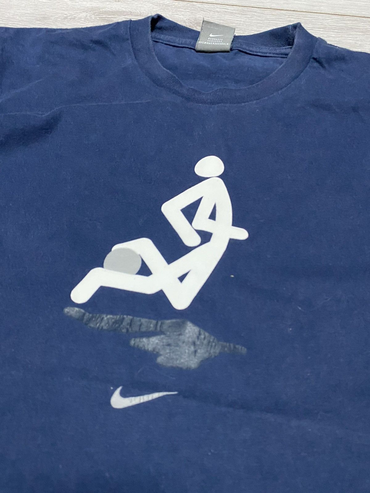 Vintage Nike vintage centr swoosh soccer football stickman t-shirt Size US XL / EU 56 / 4 - 3 Thumbnail