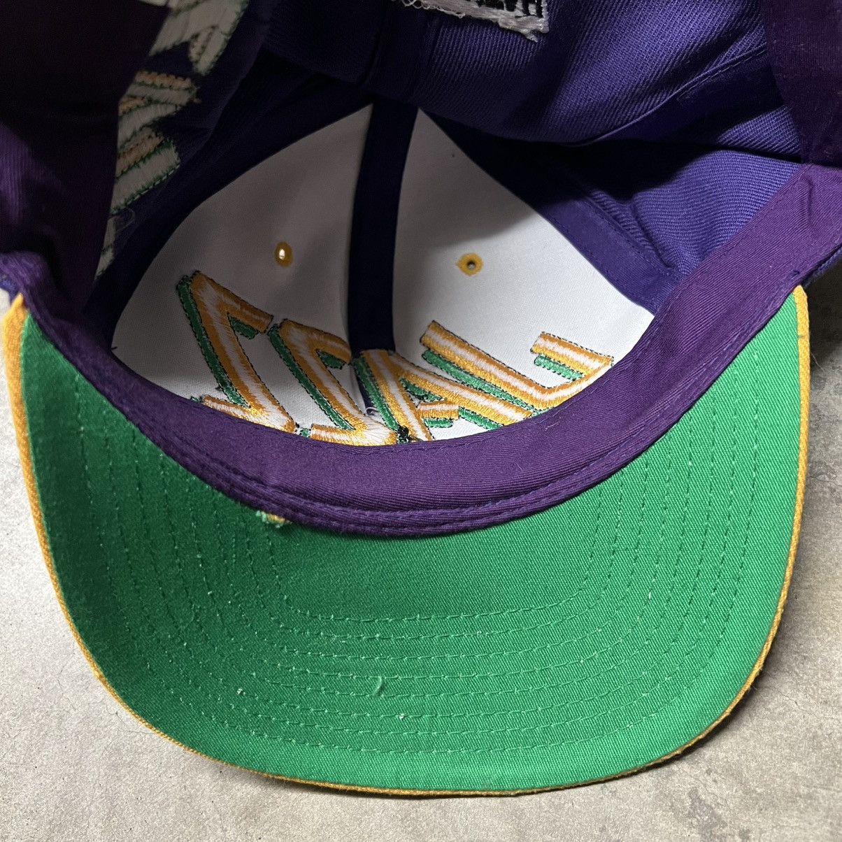 NBA × Vintage Vintage 90’s NBA Utah Jazz AID Embroidered Snapback Hat Size ONE SIZE - 5 Thumbnail