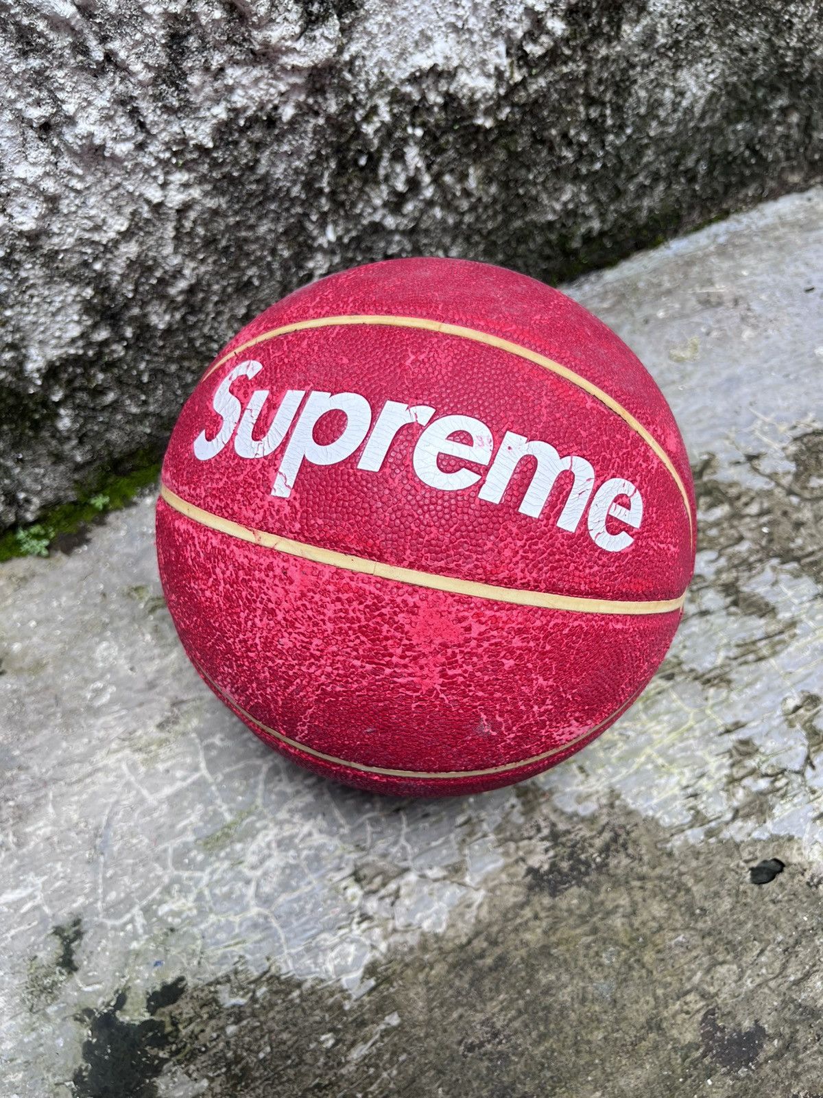 Spalding × Supreme Supreme x Spalding Basketball 1/70 1996 ONE WORLD FAMOUS Size ONE SIZE - 10 Thumbnail