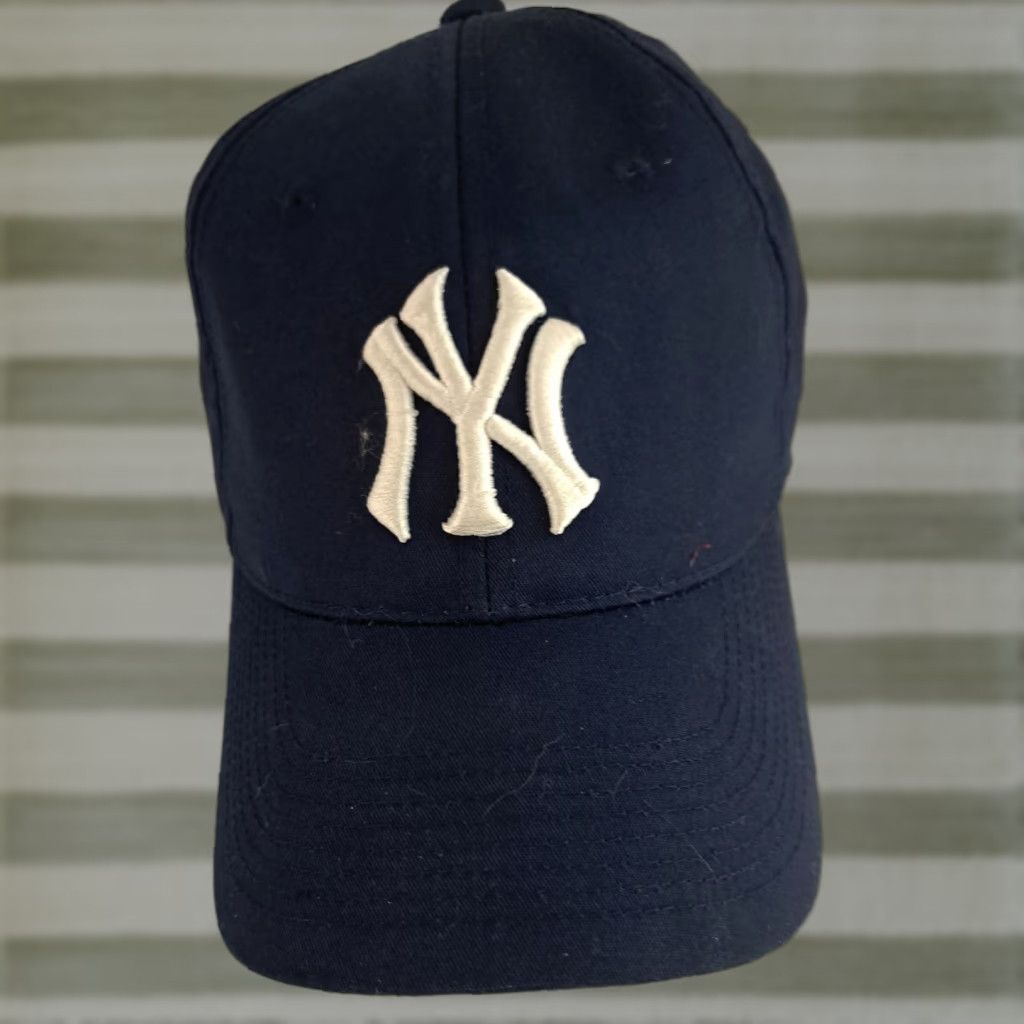 MLB VINTAGE New York Yankees Baseball Hat Adjustable MLB Outdoor Cap Unisex Adults Adjustable Blue Cotton Canvas Summer Spring Fall Baseball Cap Men Women Size ONE SIZE - 1 Thumbnail