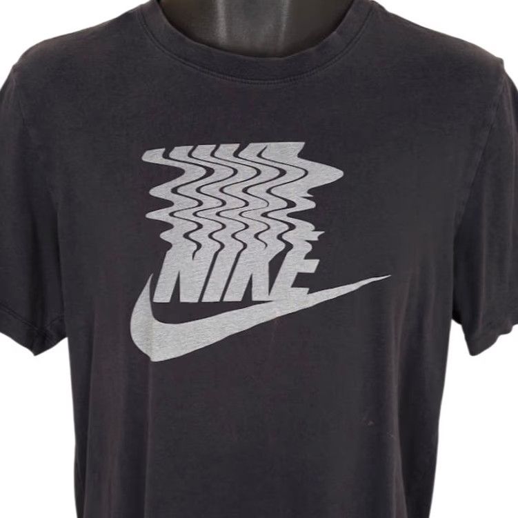 Nike VINTAGE Nike T Shirt Mens Size Small Gray Squiggle Swoosh Streetwear Size US S / EU 44-46 / 1 - 2 Thumbnail