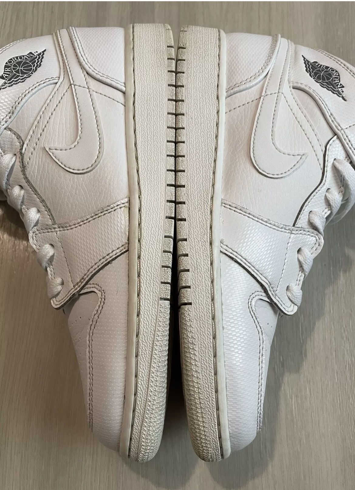 Jordan Brand × Nike Nike Air Jordan 1 Retro Mid GS White Cool Size 4.5Y Size US 6 / IT 36 - 4 Thumbnail