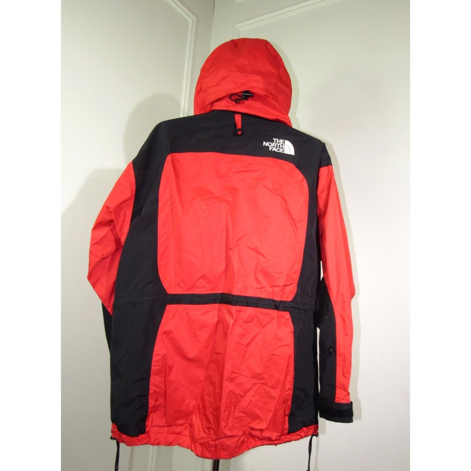 The North Face VINTAGE The North Face Ski Jacket Womens Hooded Red Black Size M/8 Extreme Gear Regular Fit Size M / US 6-8 / IT 42-44 - 5 Thumbnail