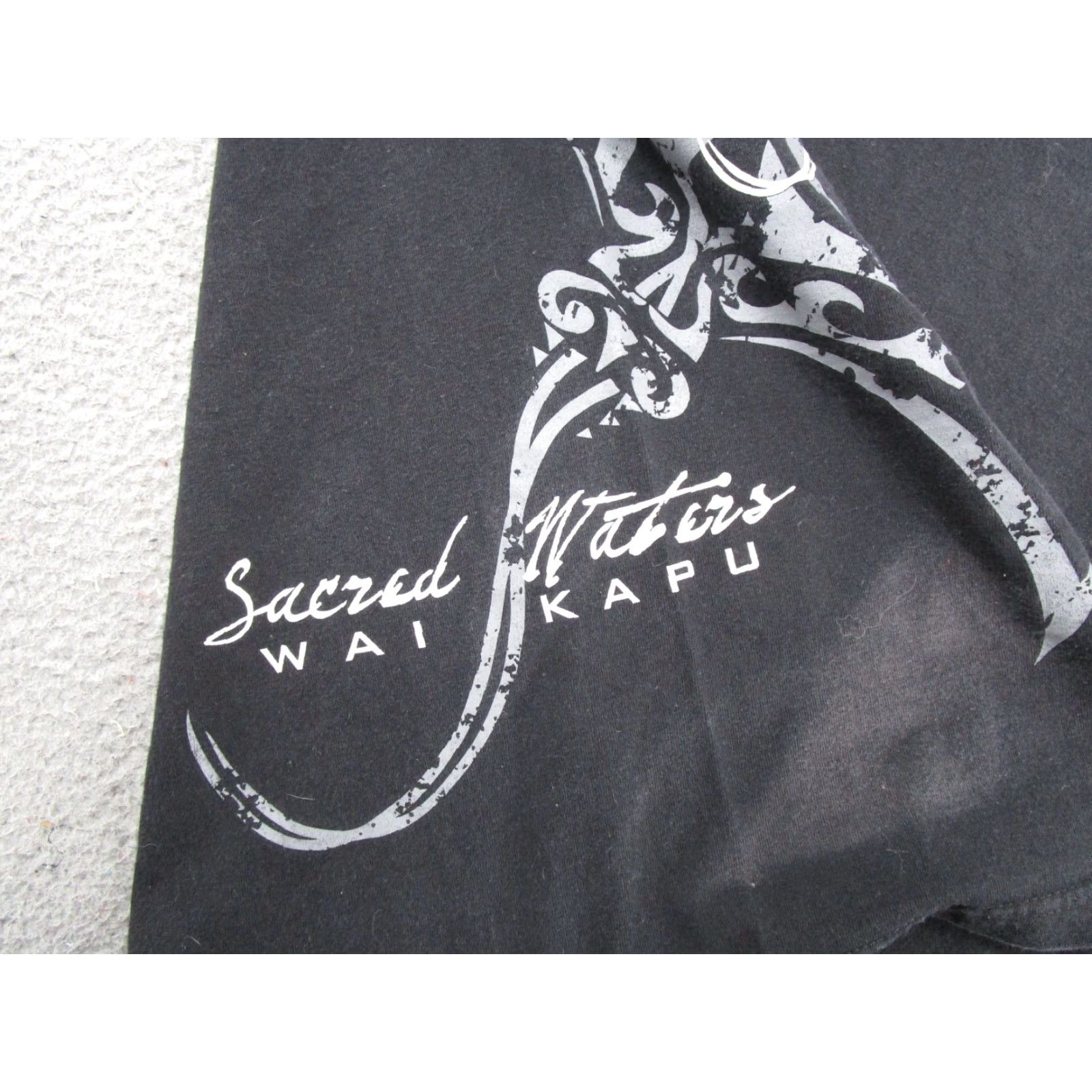 Vintage Wai Kapu Hawaii Sacred Waters Graphic T-Shirt Mens XL Black Alstyle Cotton Crew Neck Short Sleeve Travel Read Size US XL / EU 56 / 4 - 6 Thumbnail