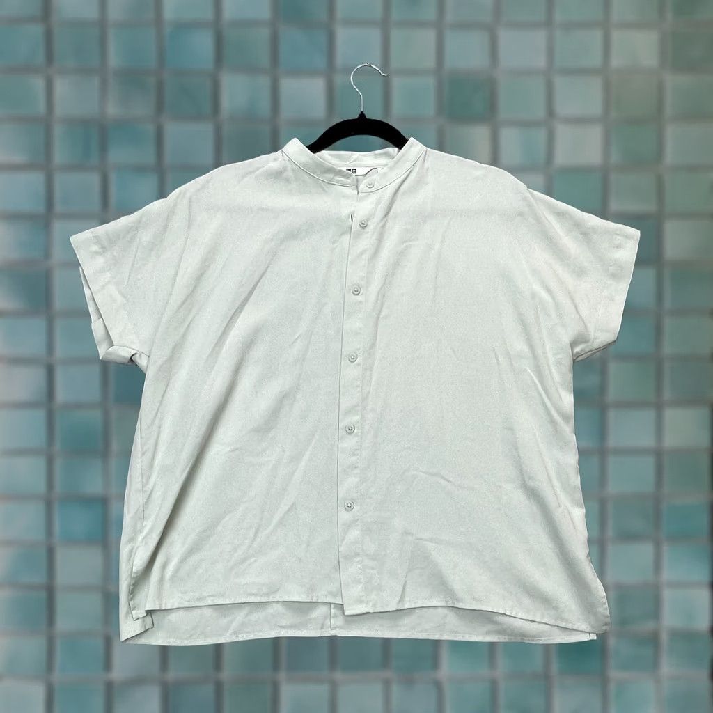 Uniqlo Uniqlo Blouse Shirt Womens XS Beige Rayon Short Sleeve Collared Button Basic All Seasons Easy Care Regular 90s City Preppy Style Size XS / US 0-2 / IT 36-38 - 1 Thumbnail