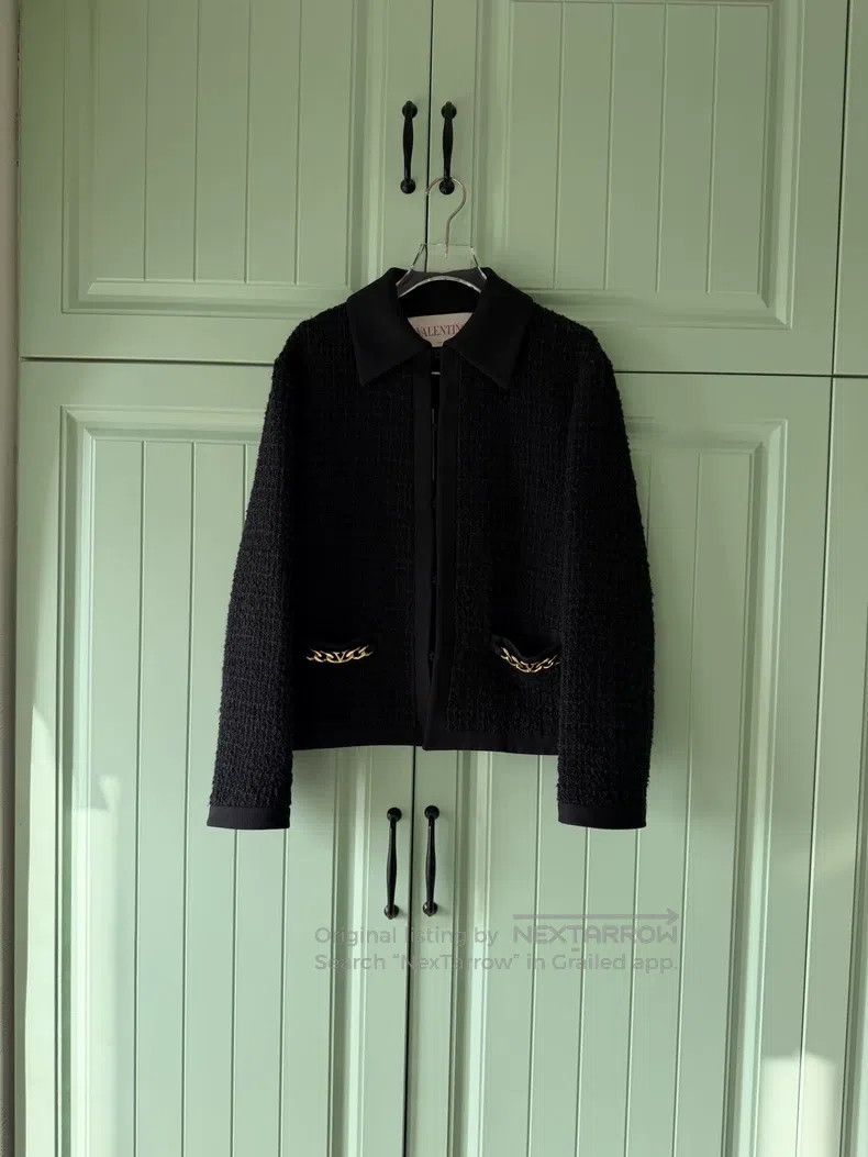 Valentino A small black fragrant jacket