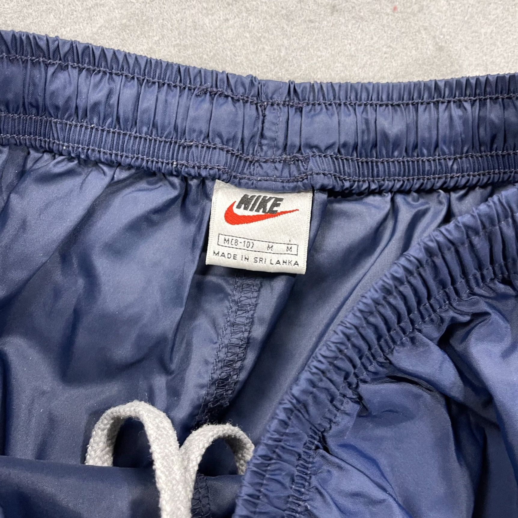 Nike VINTAGE Nike Track Pants Mens M Blue Nylon 90s Swish Zip Cuff Ankle 31in Inseam Pockets Activewear Gym & Training Size US 31 - 5 Thumbnail