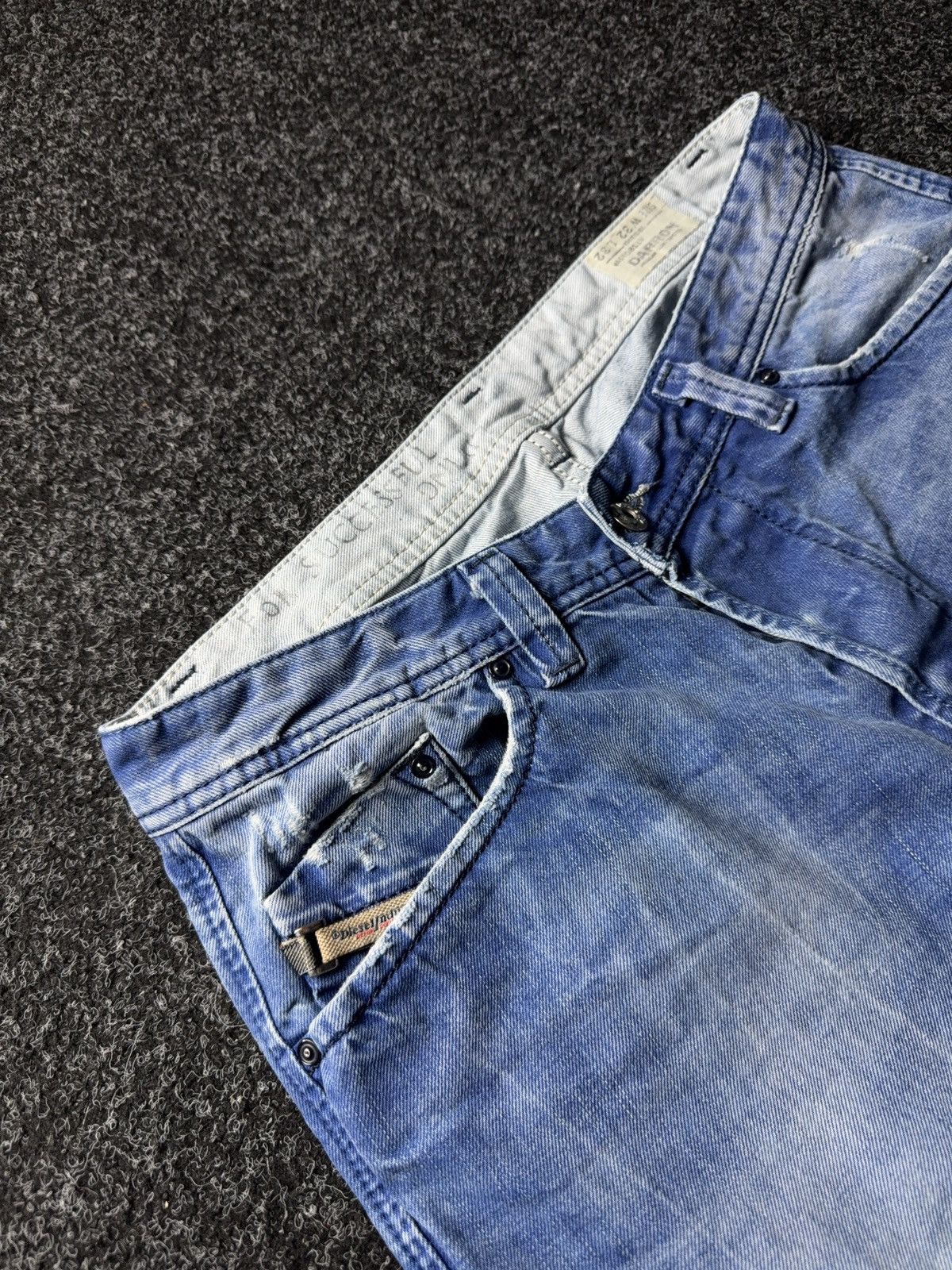 Diesel Y2K 00s Diesel Darron Jeans Light Blue Wash Made in Italy Size US 32 / EU 48 - 7 Thumbnail