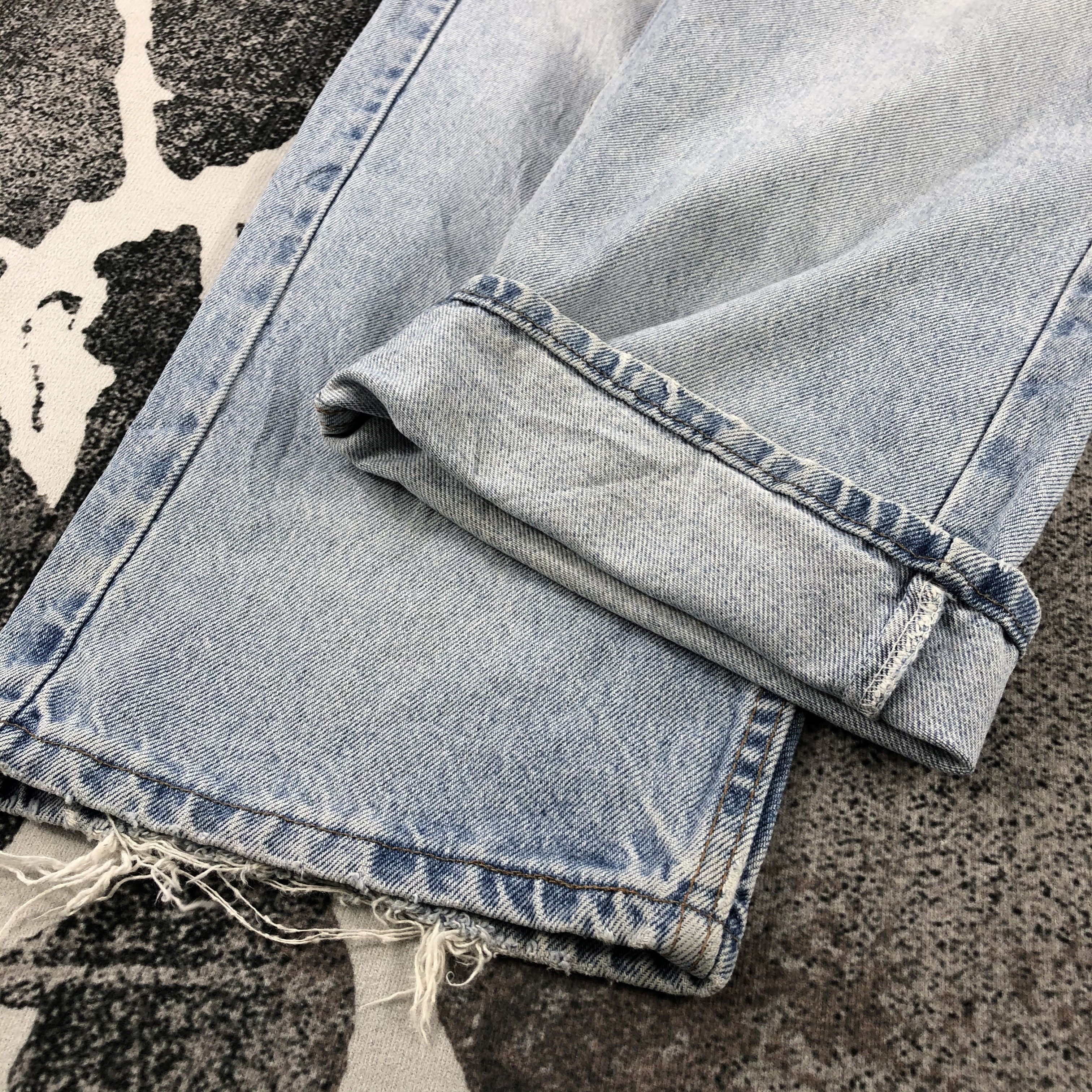 Levi's Vintage Levis 569 Jeans Distress Light wash Denim KJ907 Size US 32 / EU 48 - 7 Thumbnail